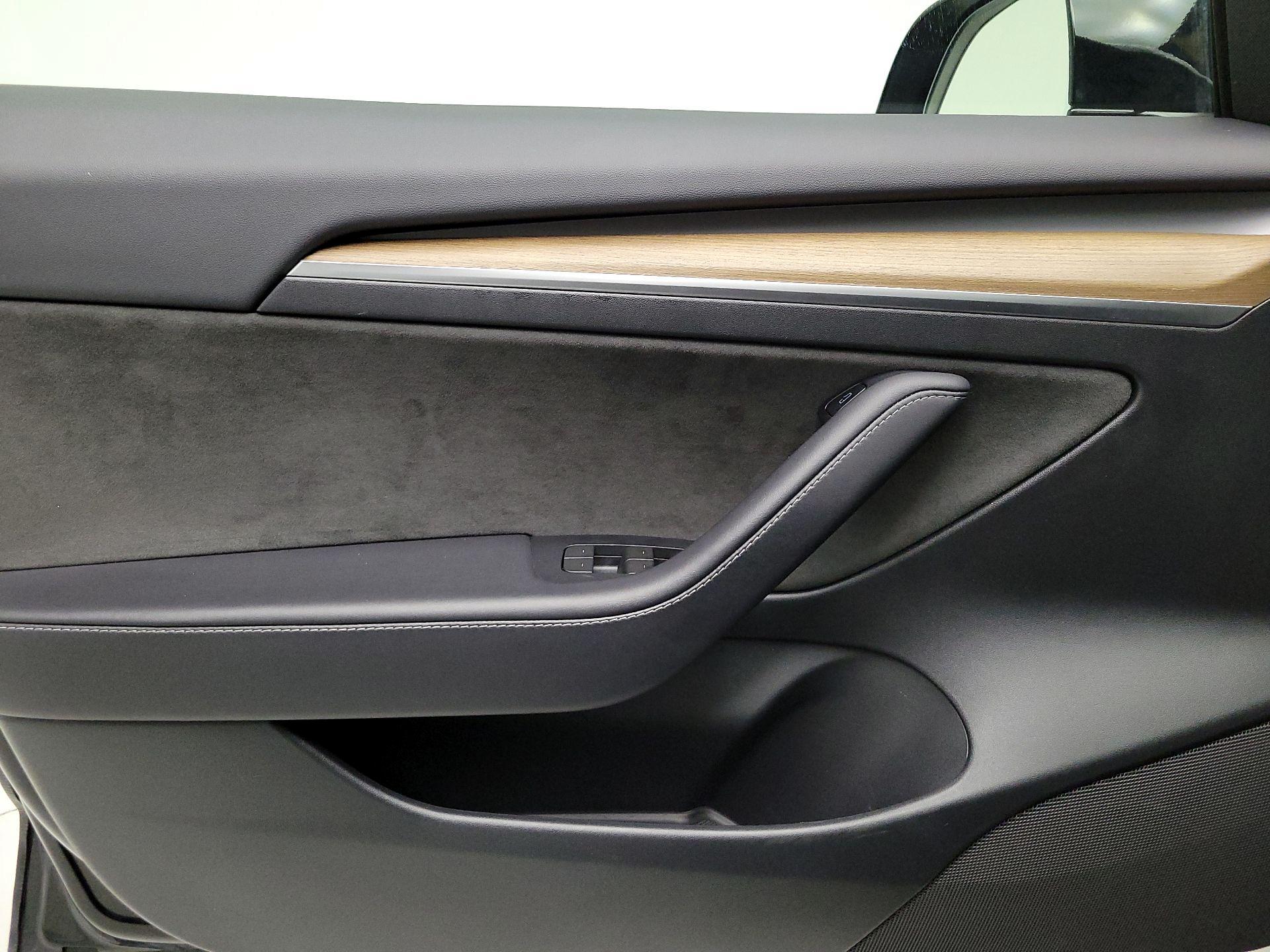 Thumbnail: 2023 Tesla Model 3 - 12