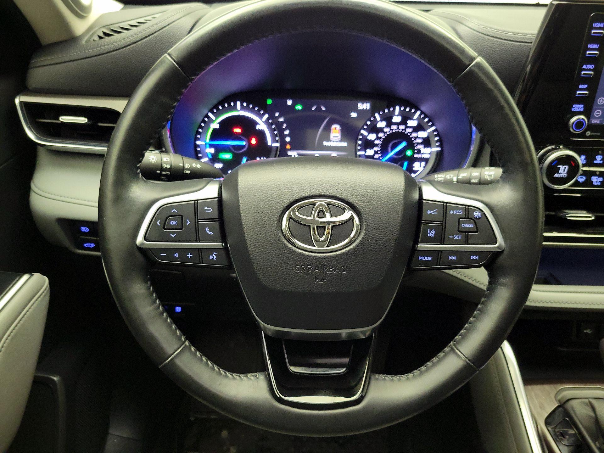 Thumbnail: 2021 Toyota Highlander - 10