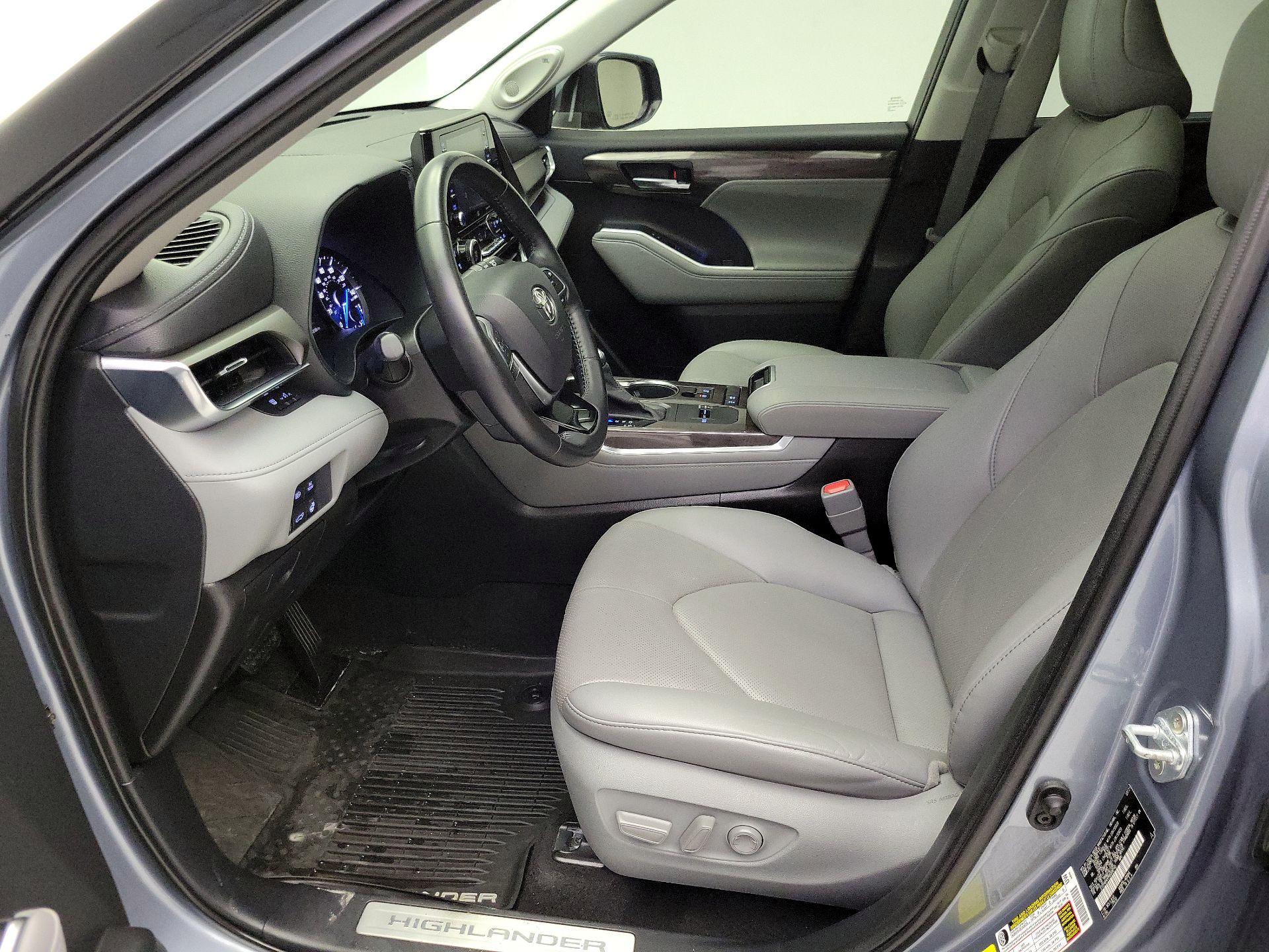 Thumbnail: 2021 Toyota Highlander - 11