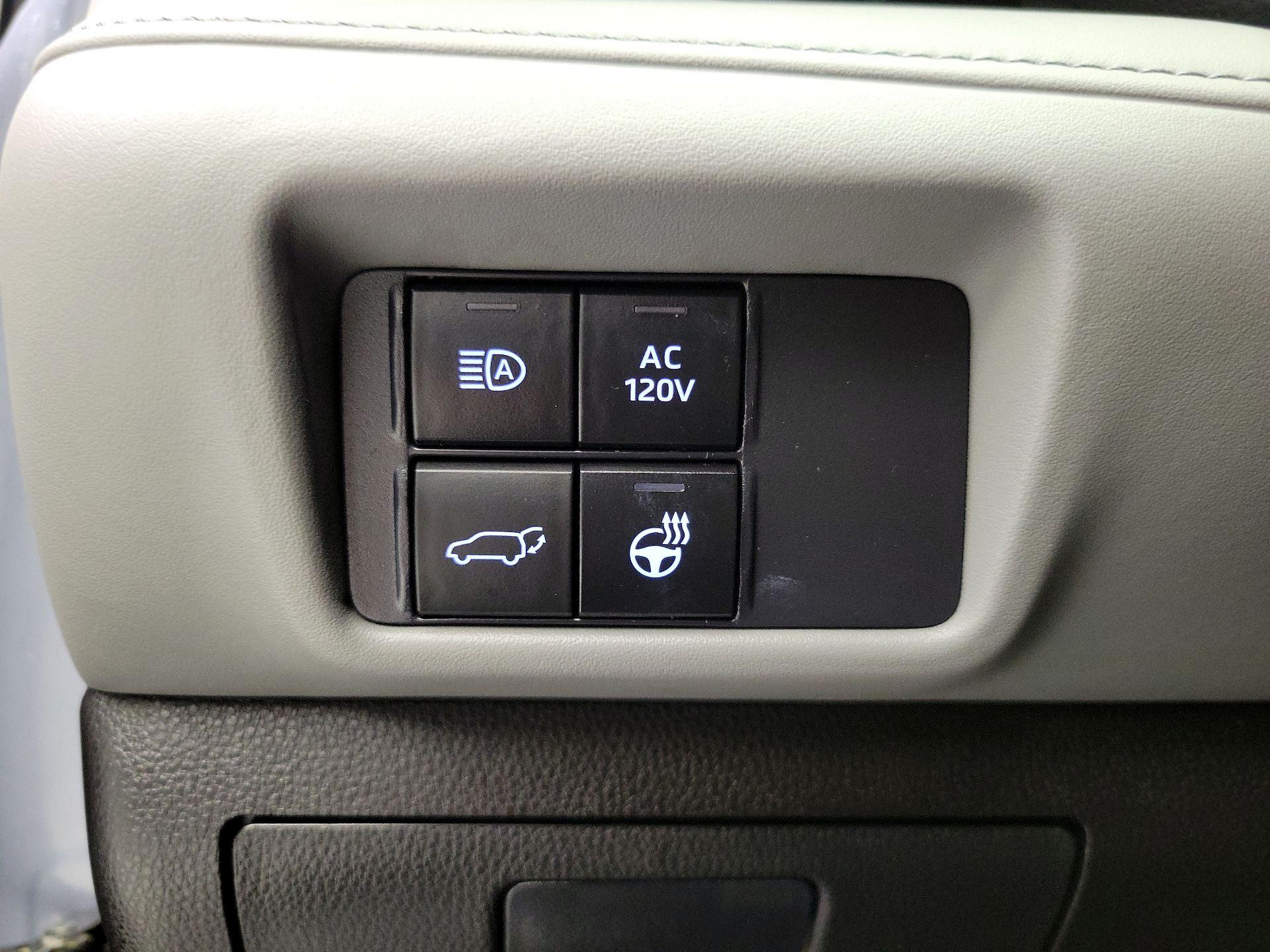 Thumbnail: 2021 Toyota Highlander - 13