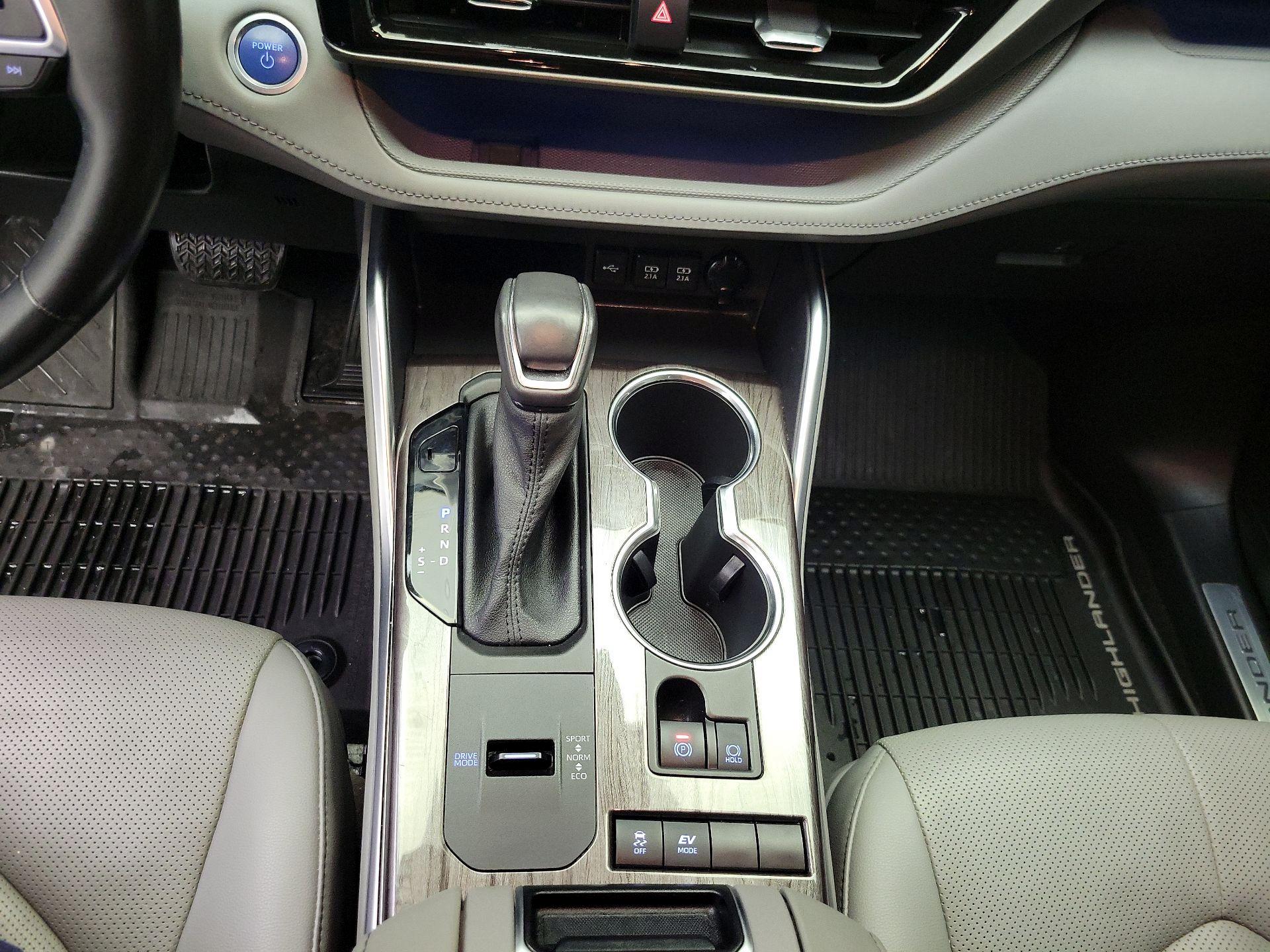 Thumbnail: 2021 Toyota Highlander - 18