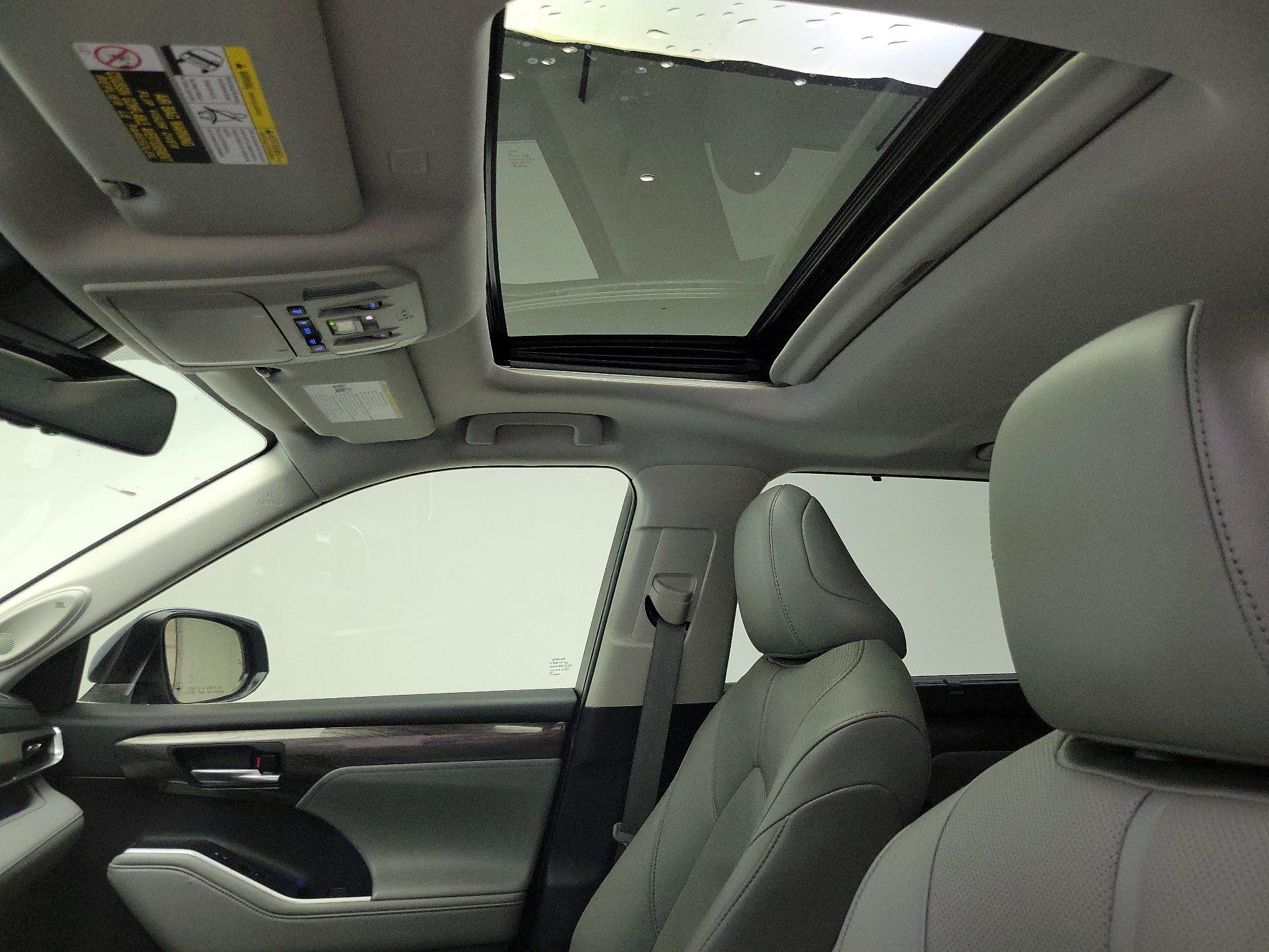 Thumbnail: 2021 Toyota Highlander - 20