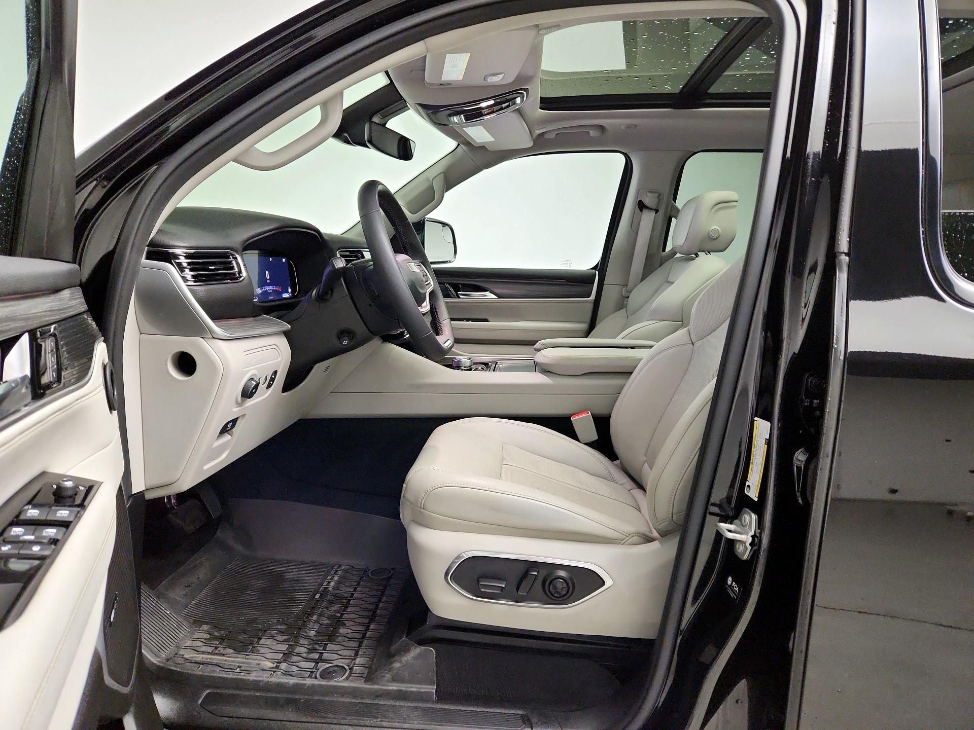 Thumbnail: 2023 Jeep Wagoneer - 11