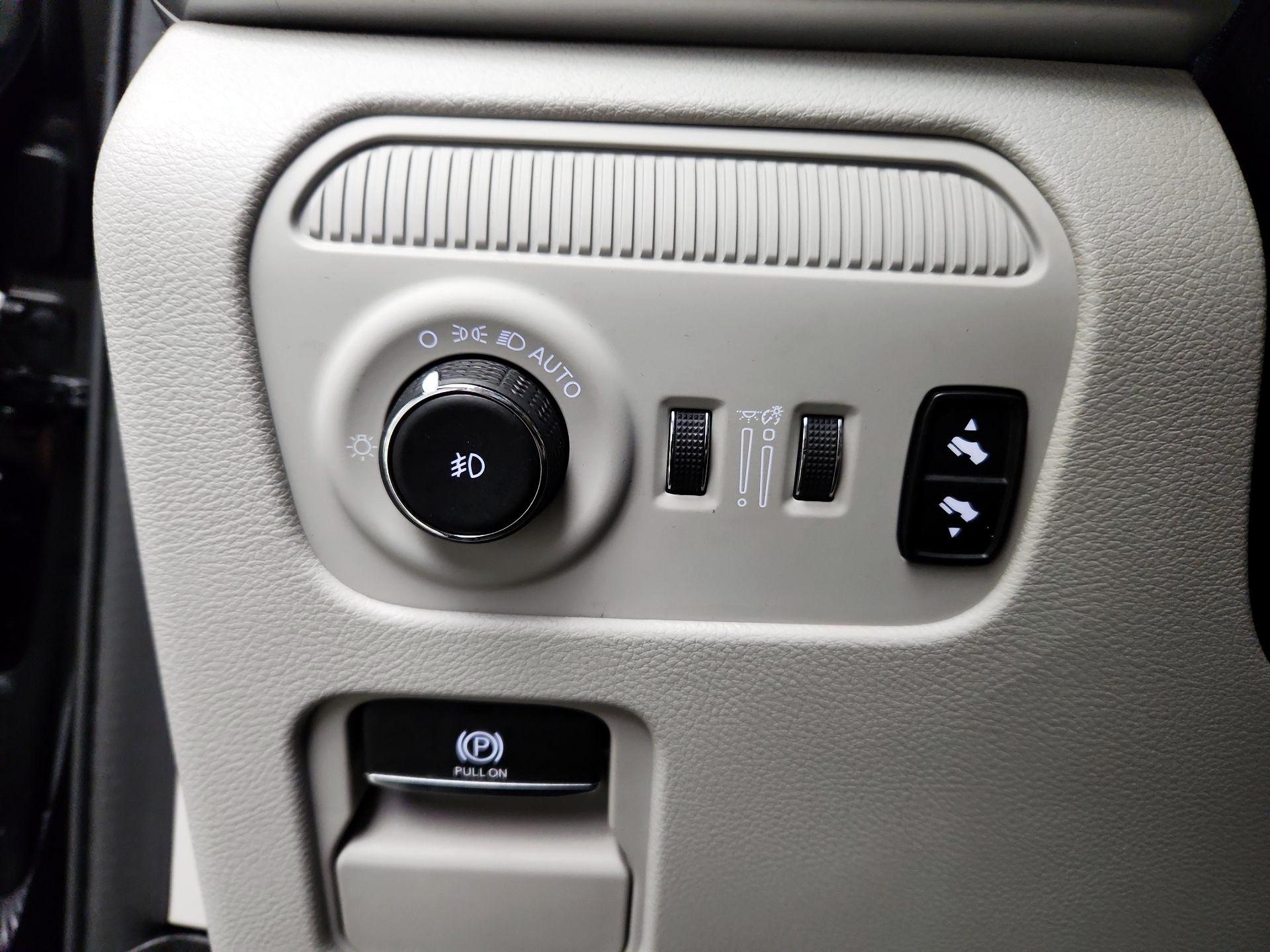 Thumbnail: 2023 Jeep Wagoneer - 13