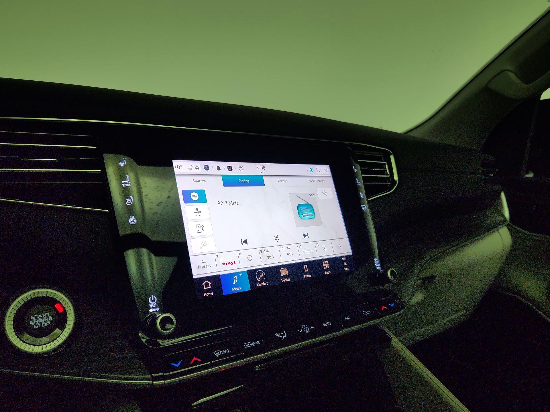 Thumbnail: 2023 Jeep Wagoneer - 16