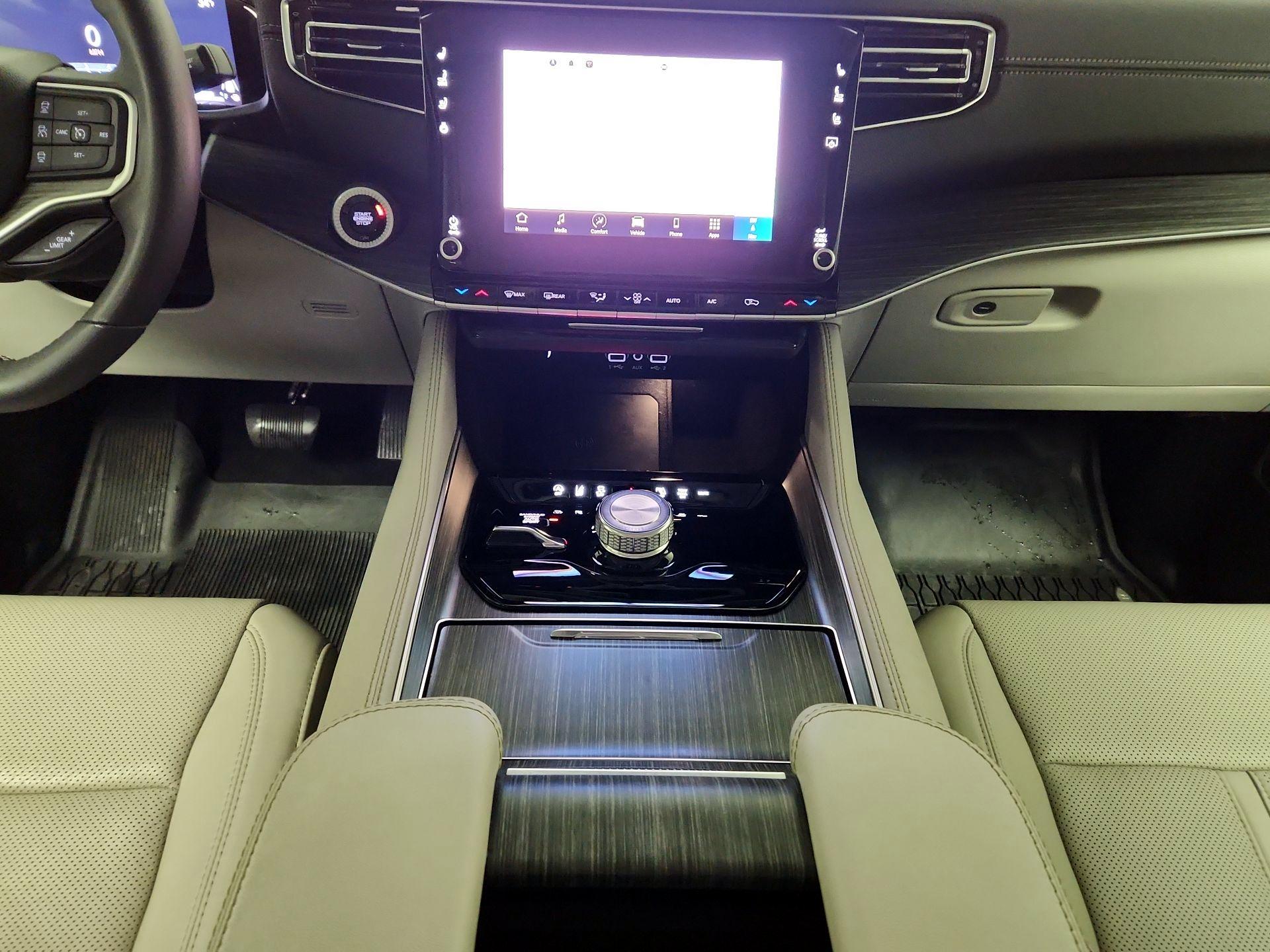 Thumbnail: 2023 Jeep Wagoneer - 18