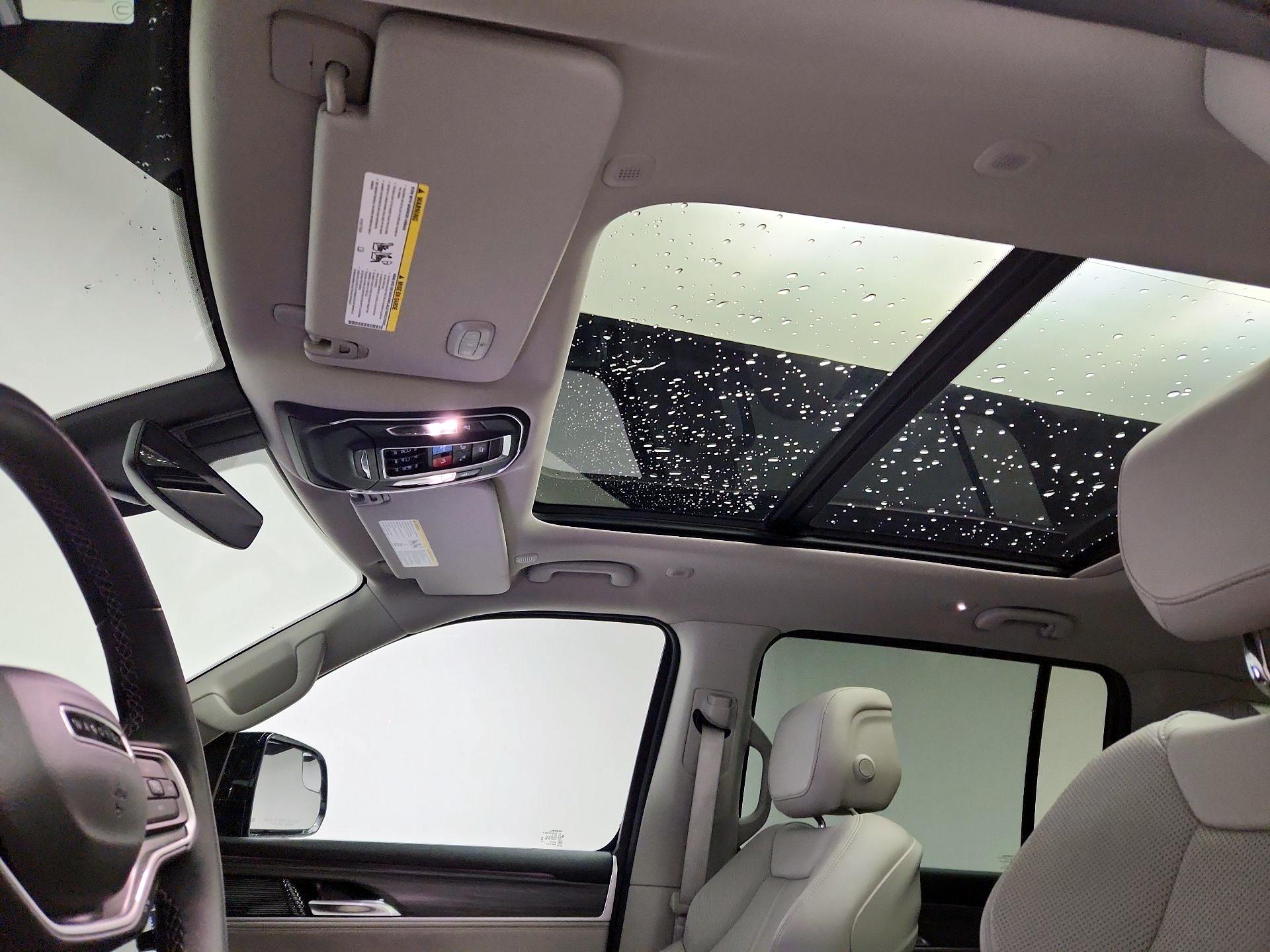 Thumbnail: 2023 Jeep Wagoneer - 20