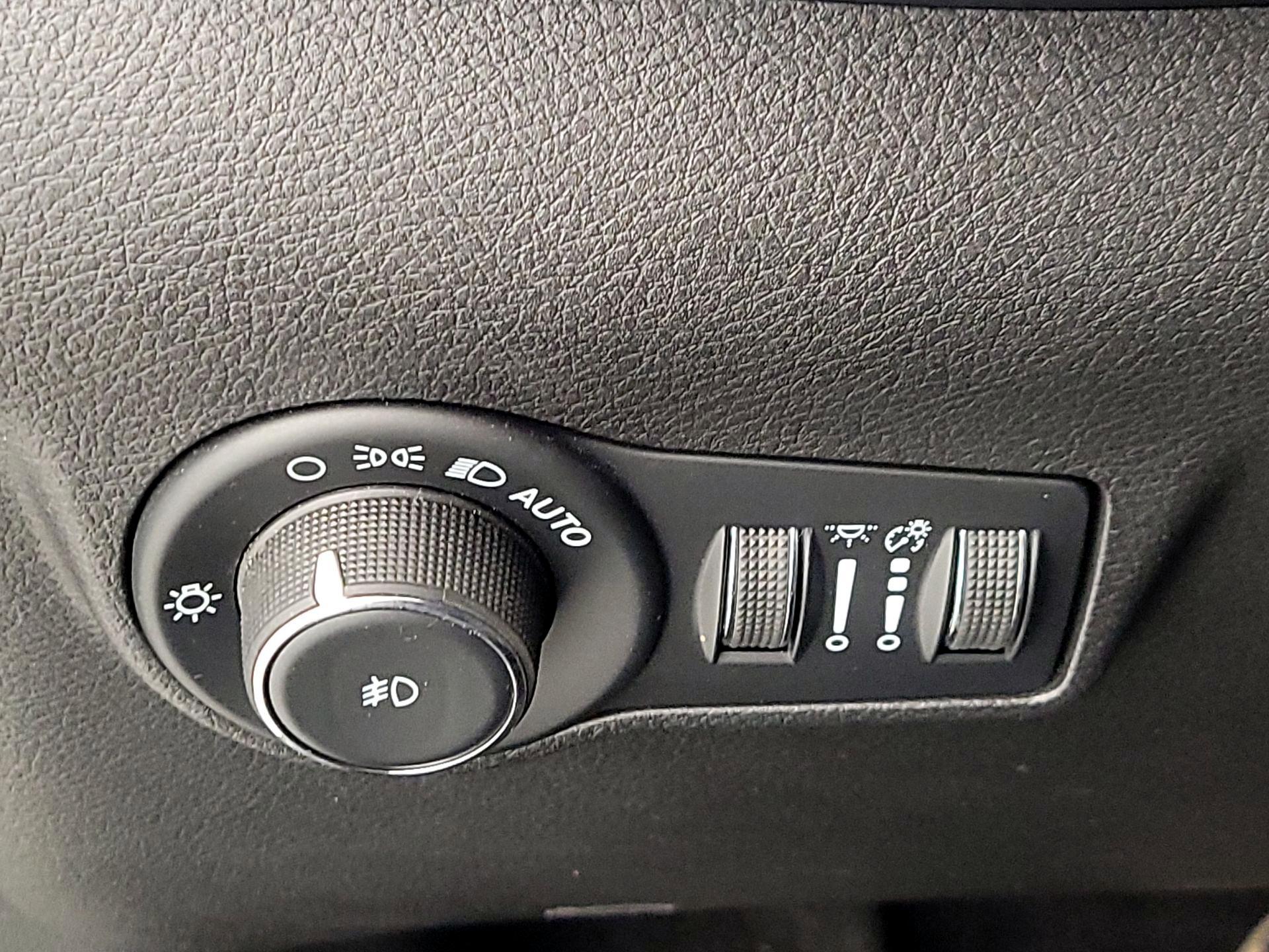 Thumbnail: 2023 Jeep Compass - 13