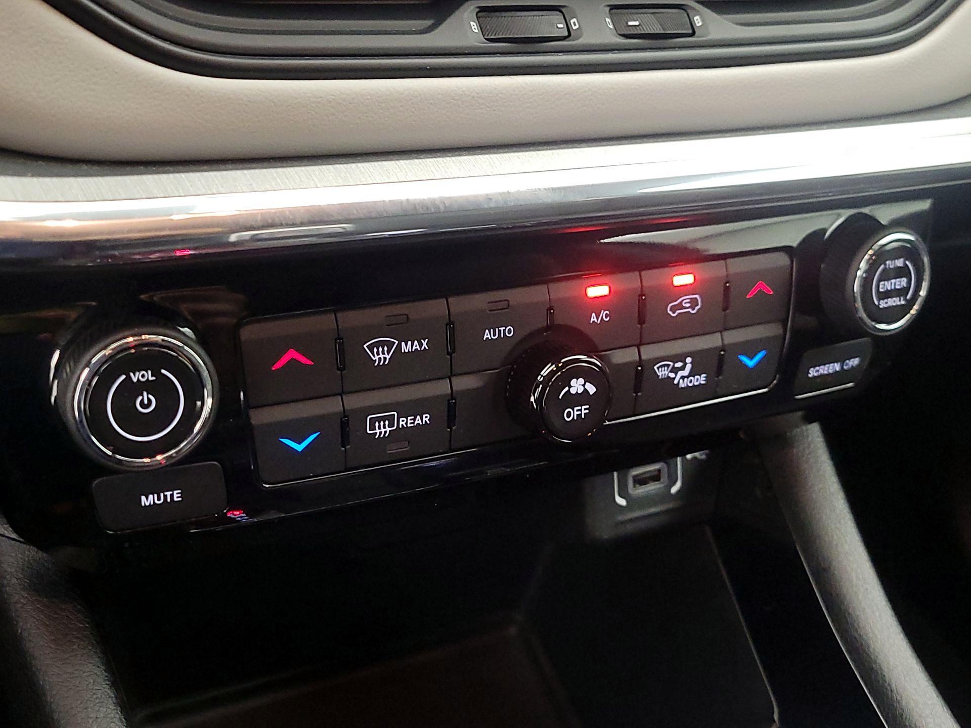 Thumbnail: 2023 Jeep Compass - 16