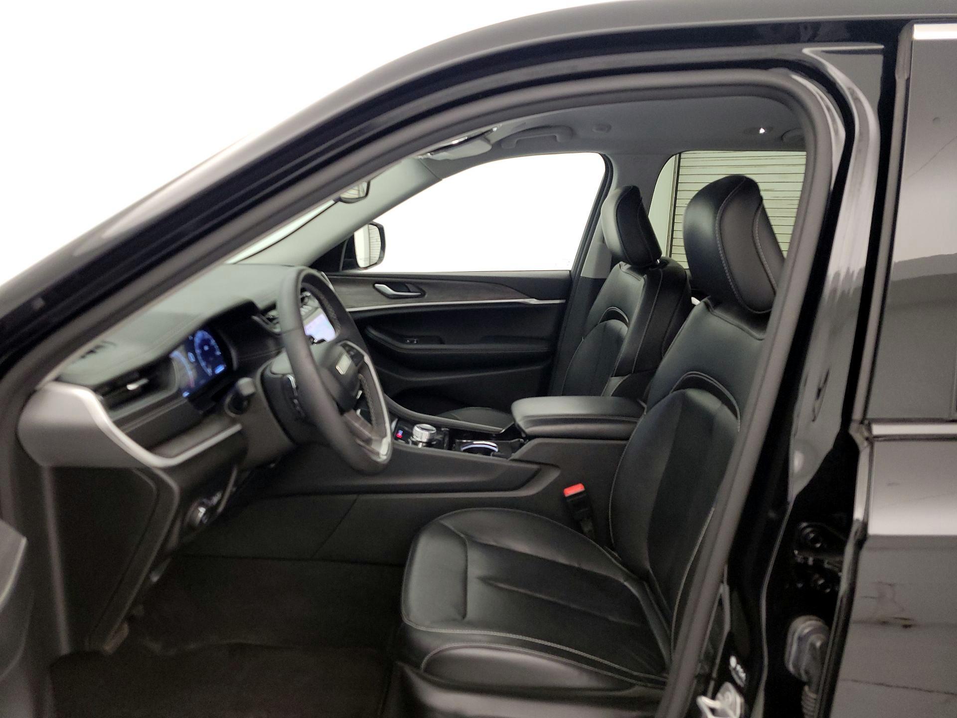 Thumbnail: 2023 Jeep Grand Cherokee - 11