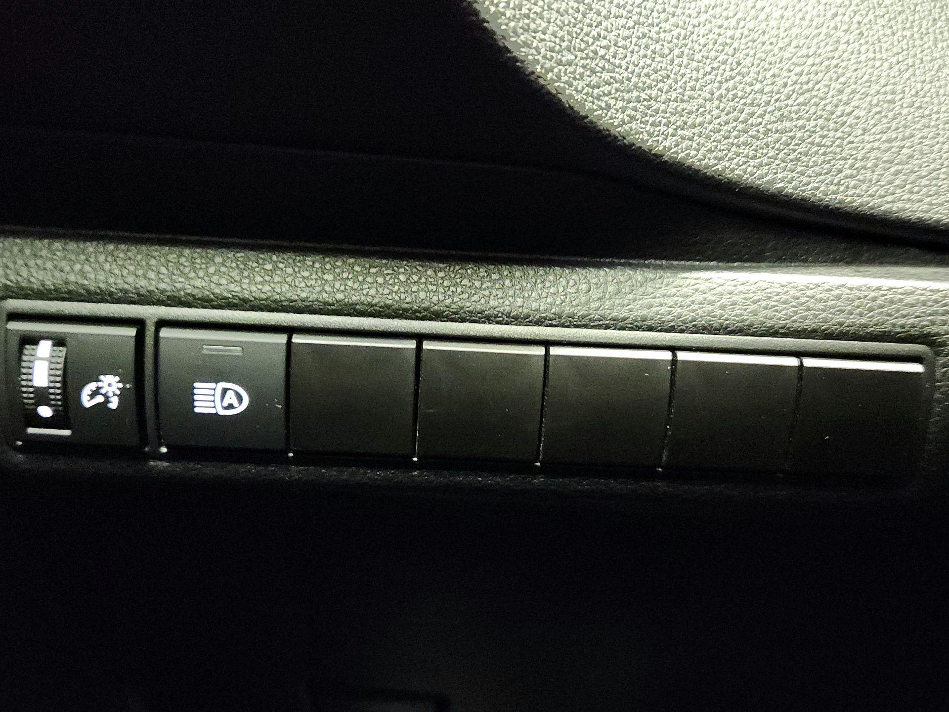 Thumbnail: 2025 Toyota Corolla - 13