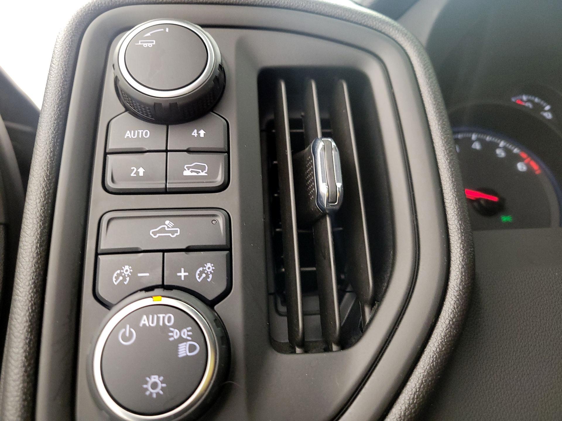 Thumbnail: 2022 Chevrolet Silverado 1500 - 13