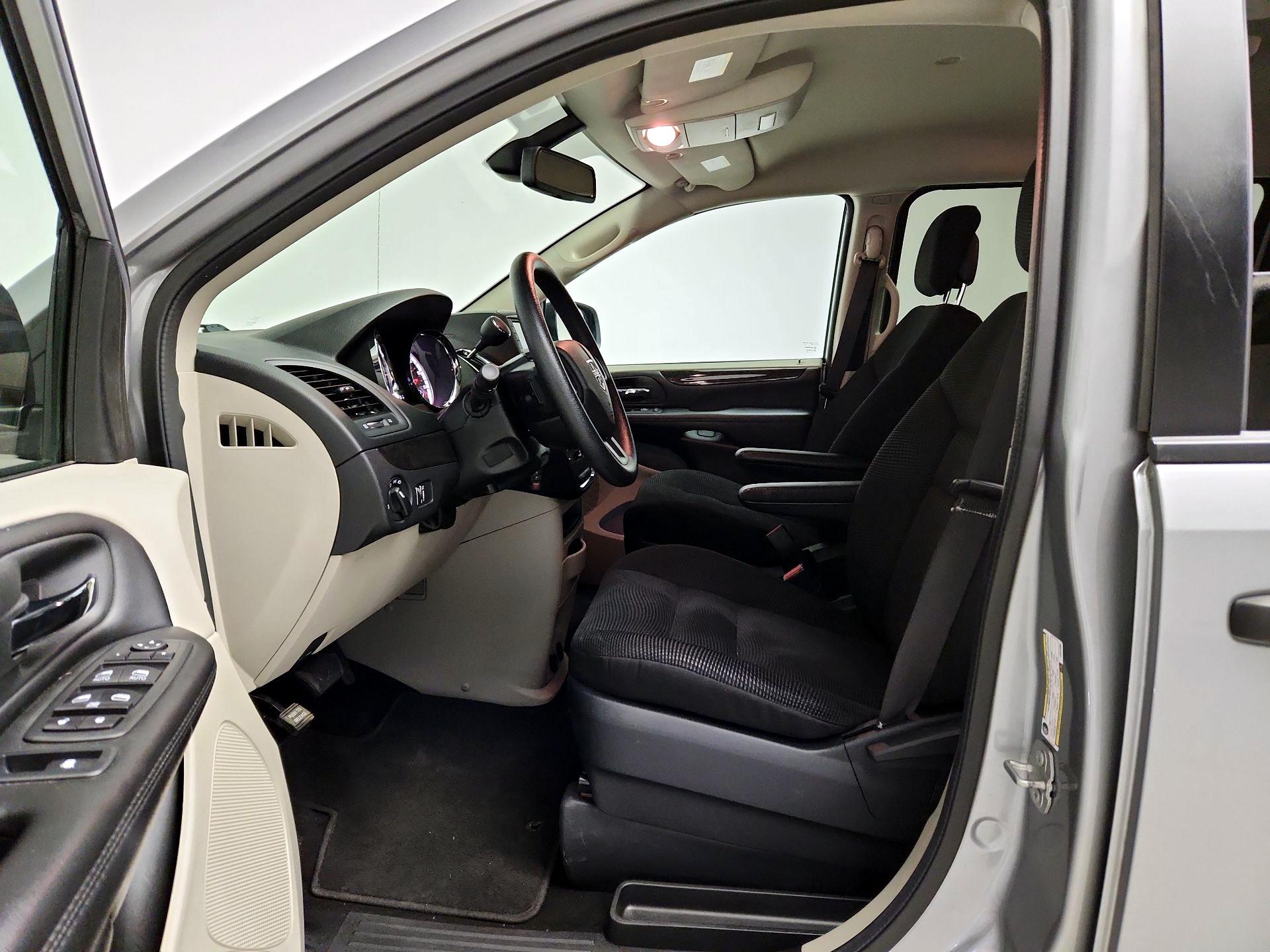 Thumbnail: 2020 Dodge Grand Caravan - 11