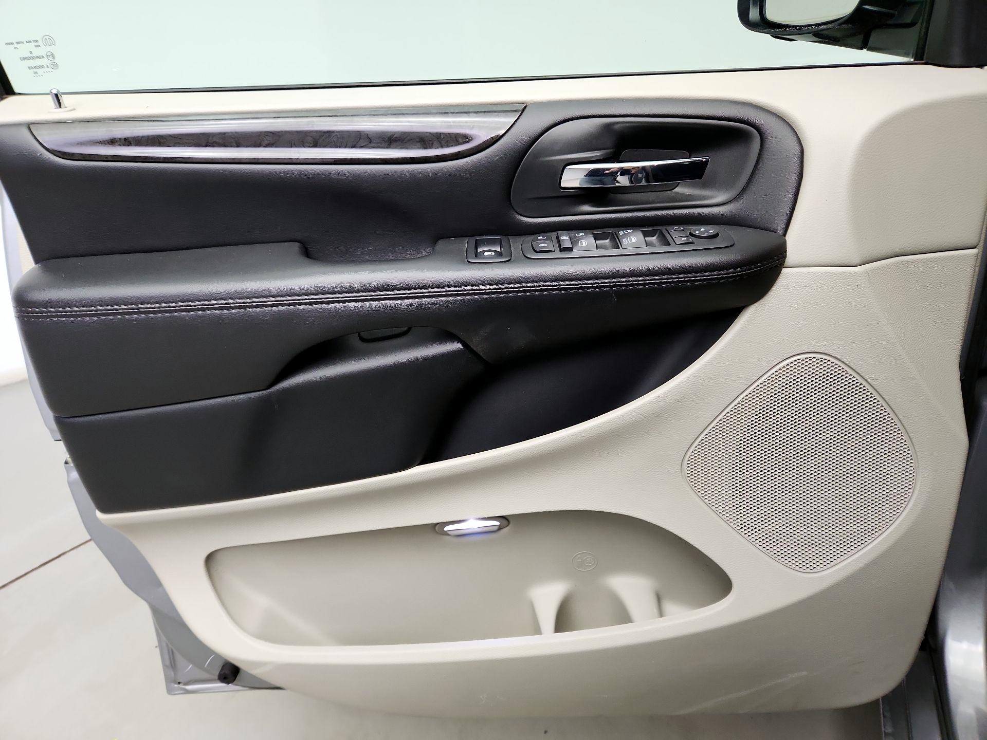 Thumbnail: 2020 Dodge Grand Caravan - 12