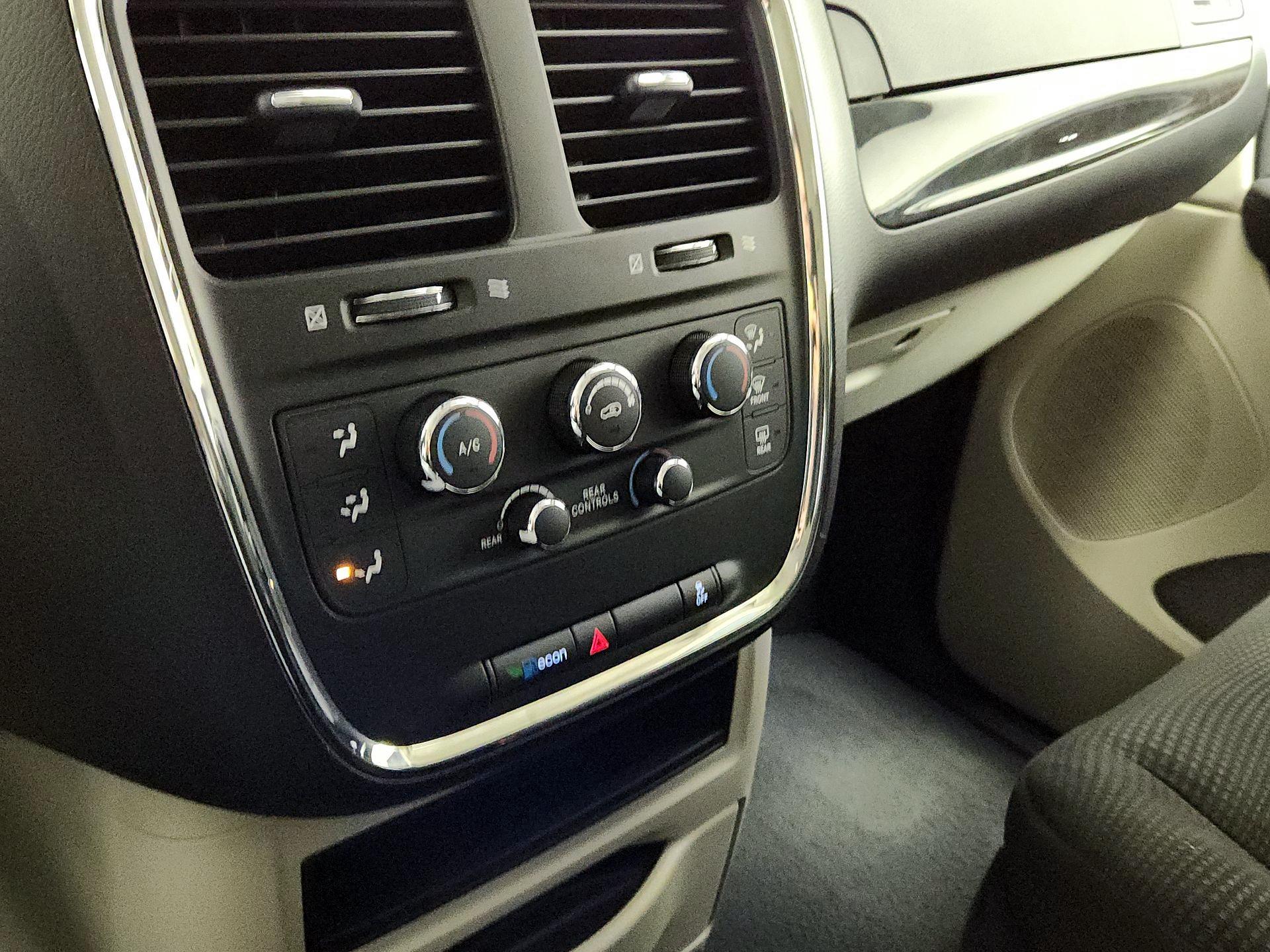 Thumbnail: 2020 Dodge Grand Caravan - 16