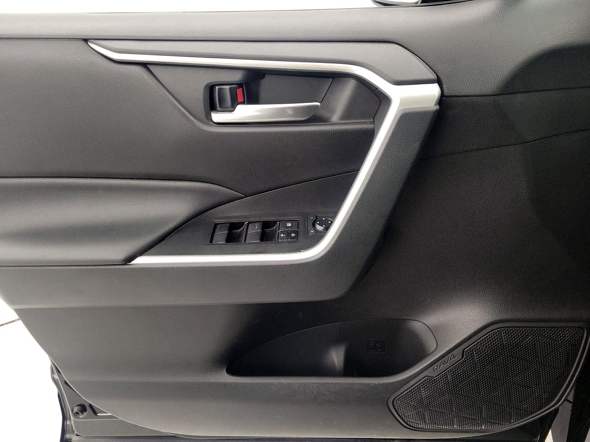 Thumbnail: 2021 Toyota RAV4 - 12