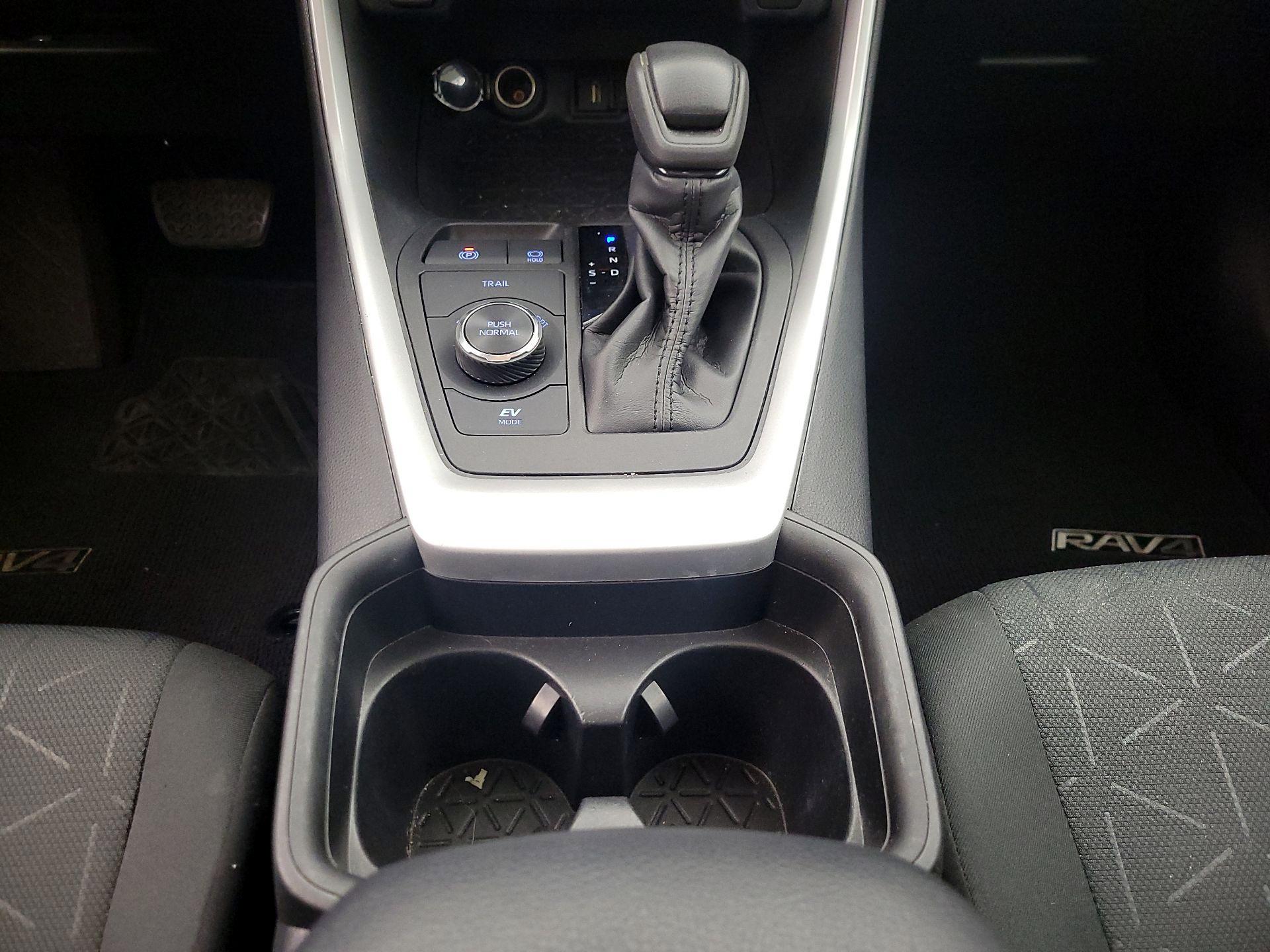 Thumbnail: 2021 Toyota RAV4 - 17