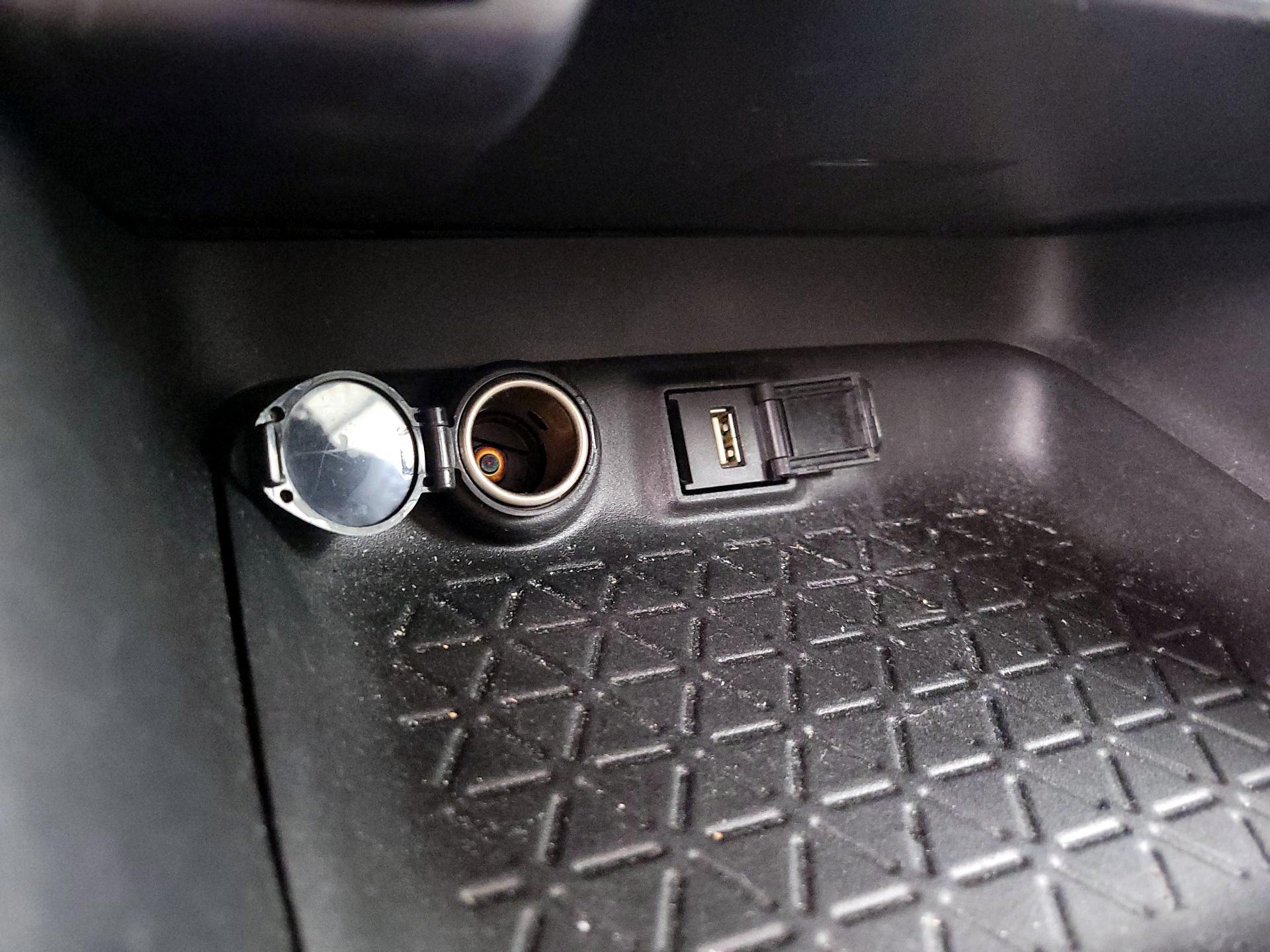 Thumbnail: 2021 Toyota RAV4 - 18