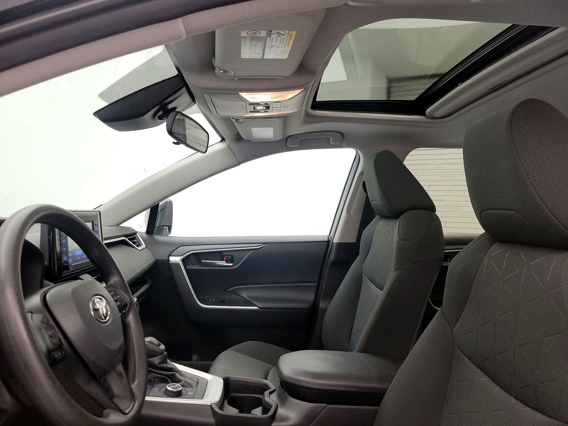 Thumbnail: 2021 Toyota RAV4 - 19