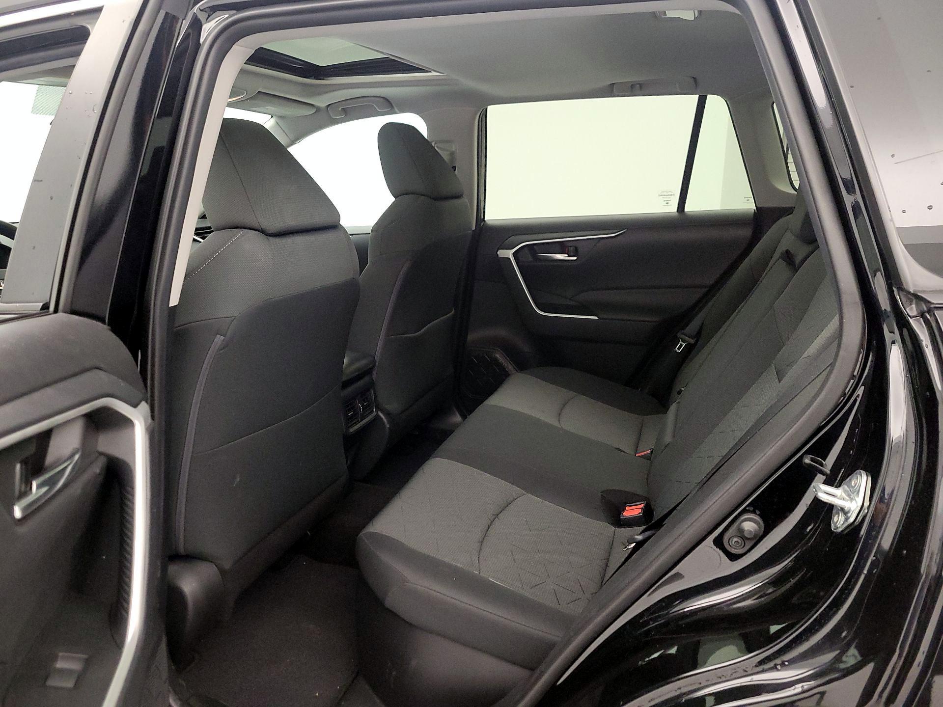 Thumbnail: 2021 Toyota RAV4 - 20