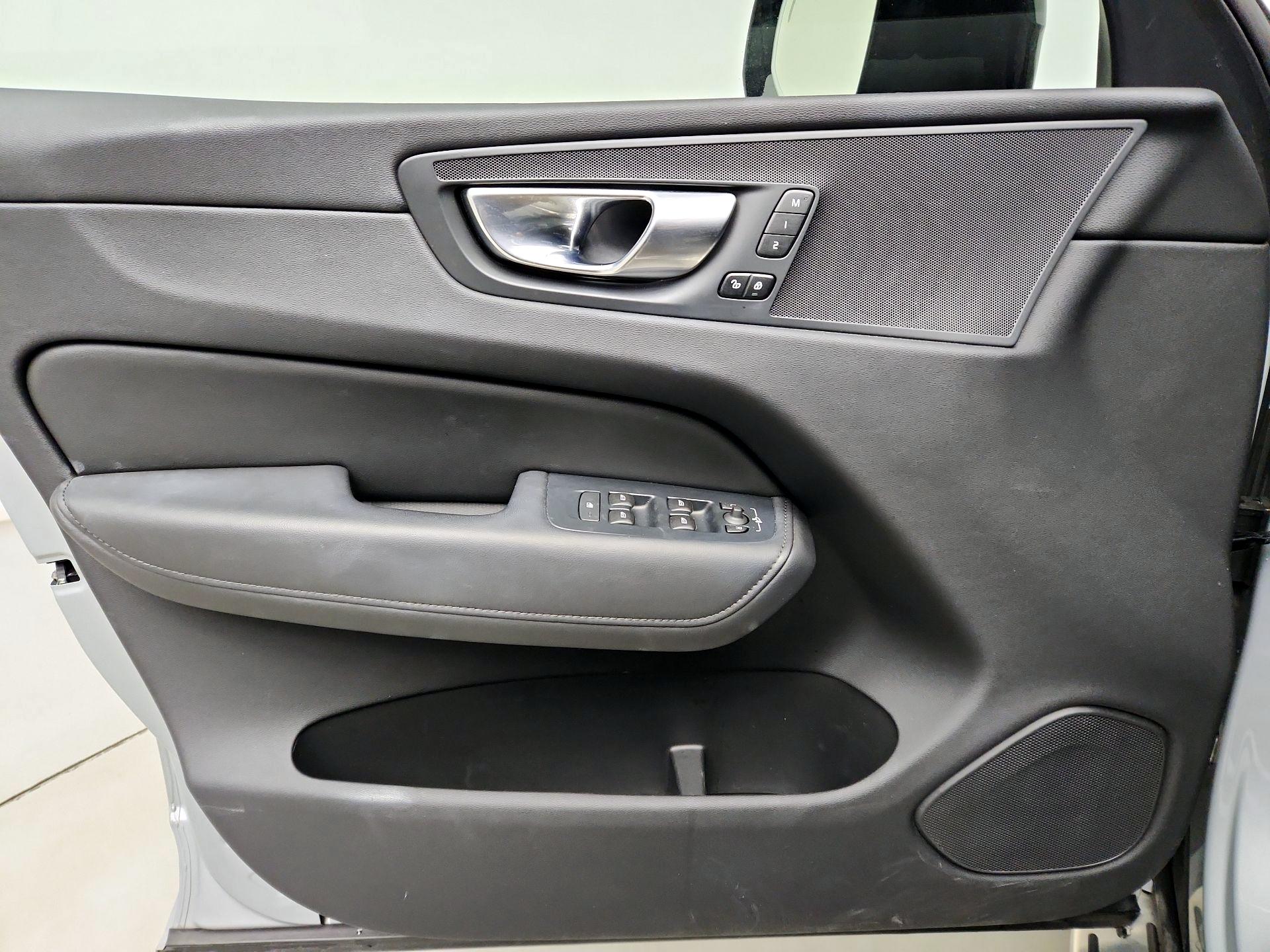 Thumbnail: 2024 Volvo XC60 - 12