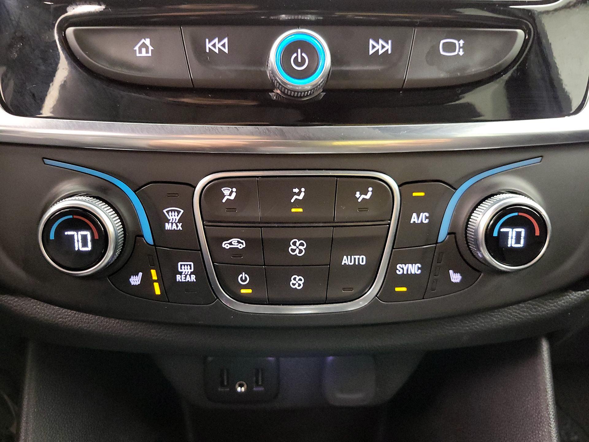 Thumbnail: 2023 Chevrolet Traverse - 16