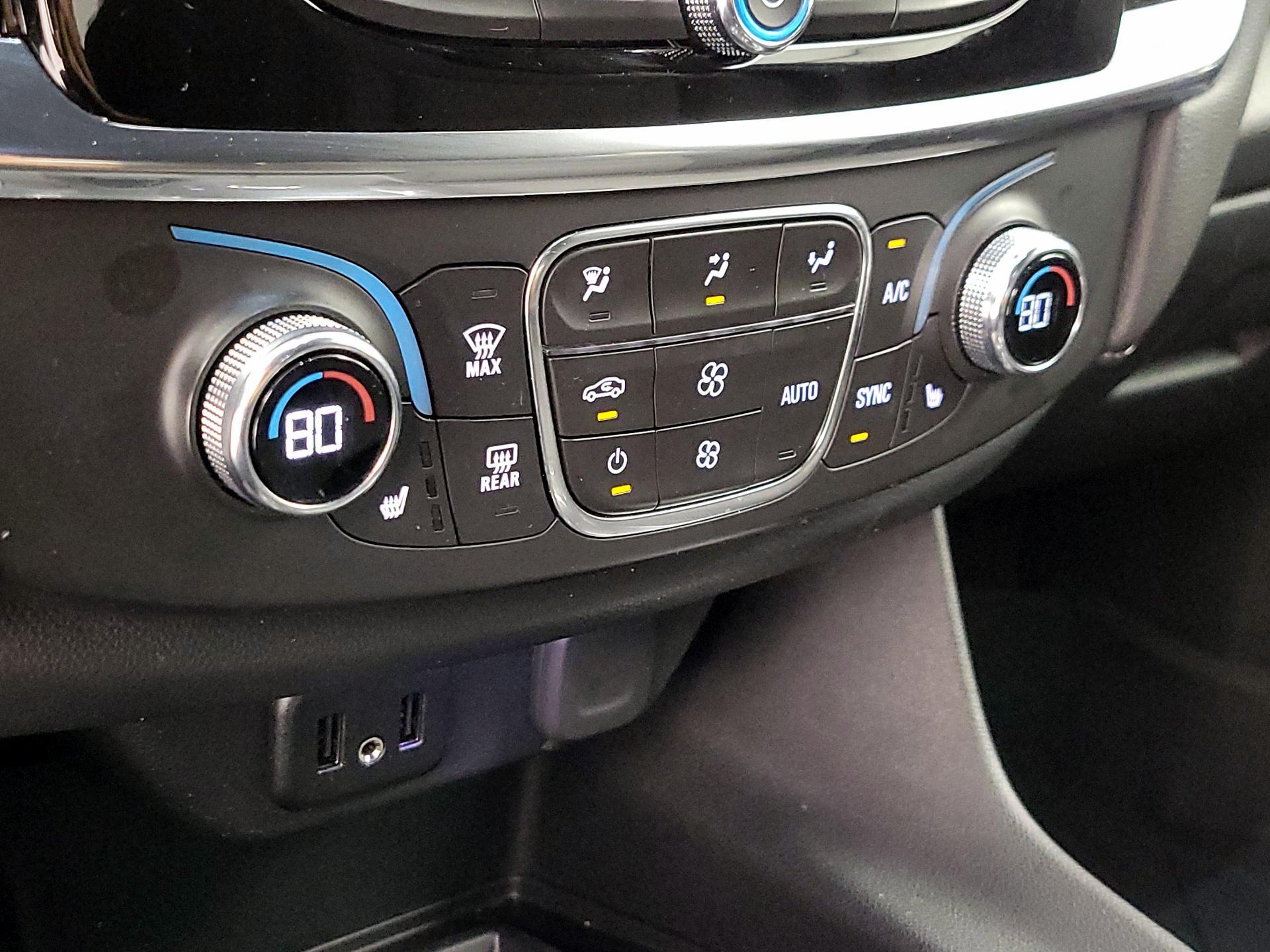 Thumbnail: 2023 Chevrolet Traverse - 16