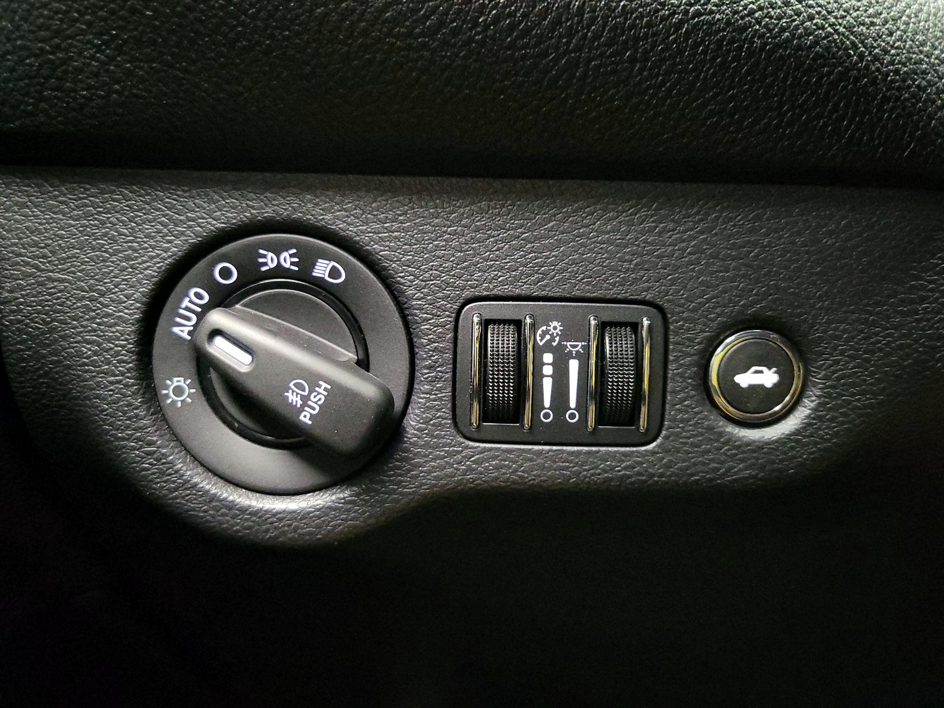 Thumbnail: 2015 Dodge Challenger - 13