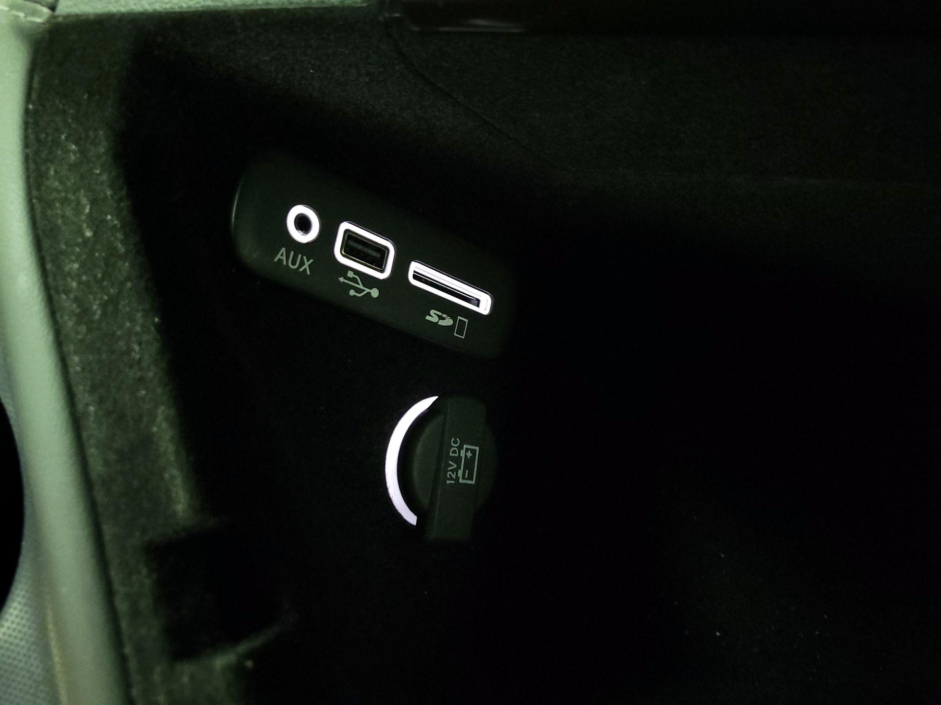 Thumbnail: 2015 Dodge Challenger - 19