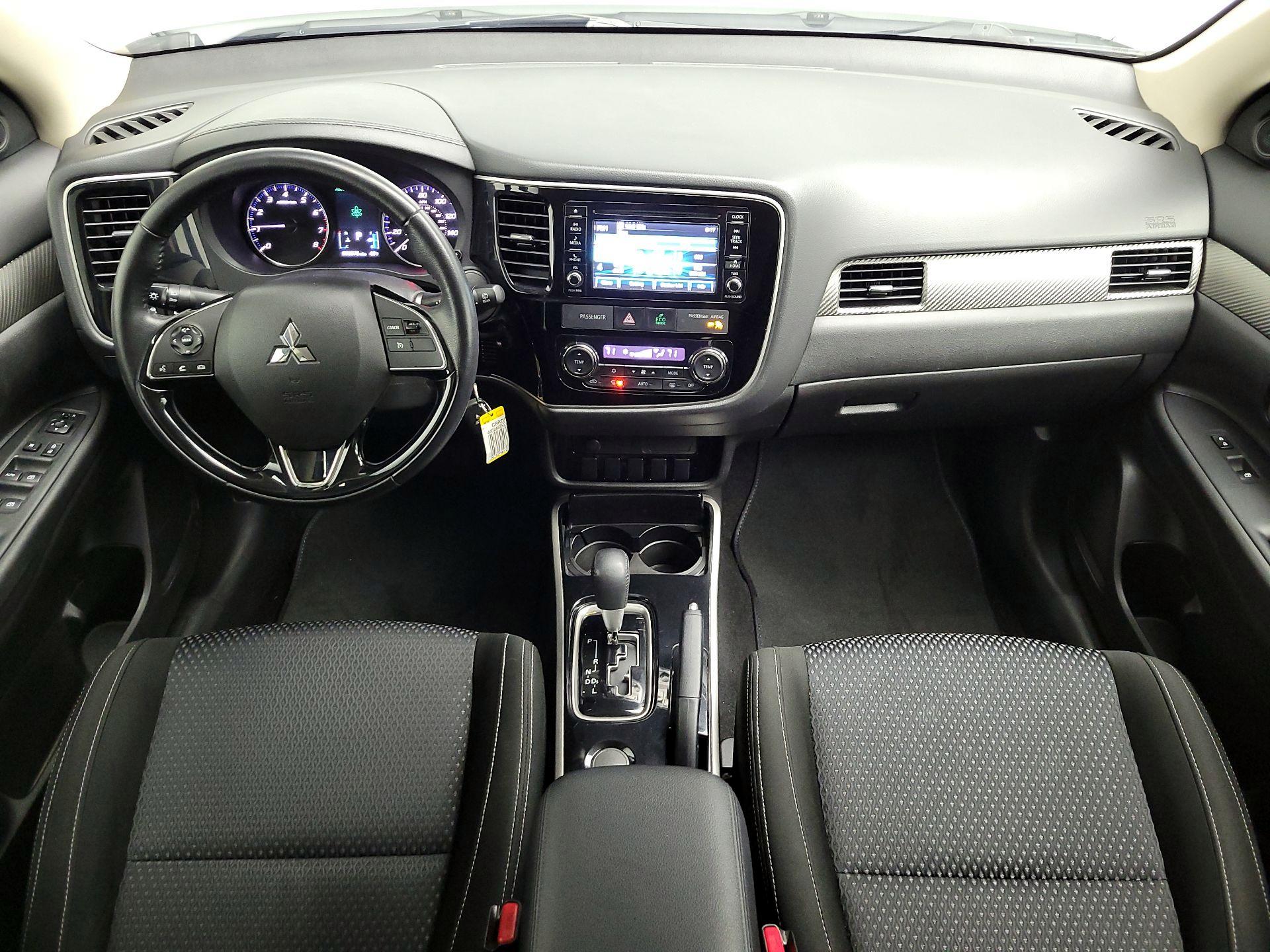 Thumbnail: 2017 Mitsubishi Outlander - 9