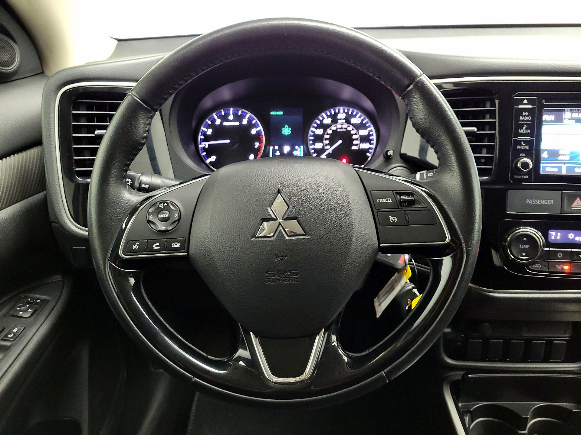 Thumbnail: 2017 Mitsubishi Outlander - 10