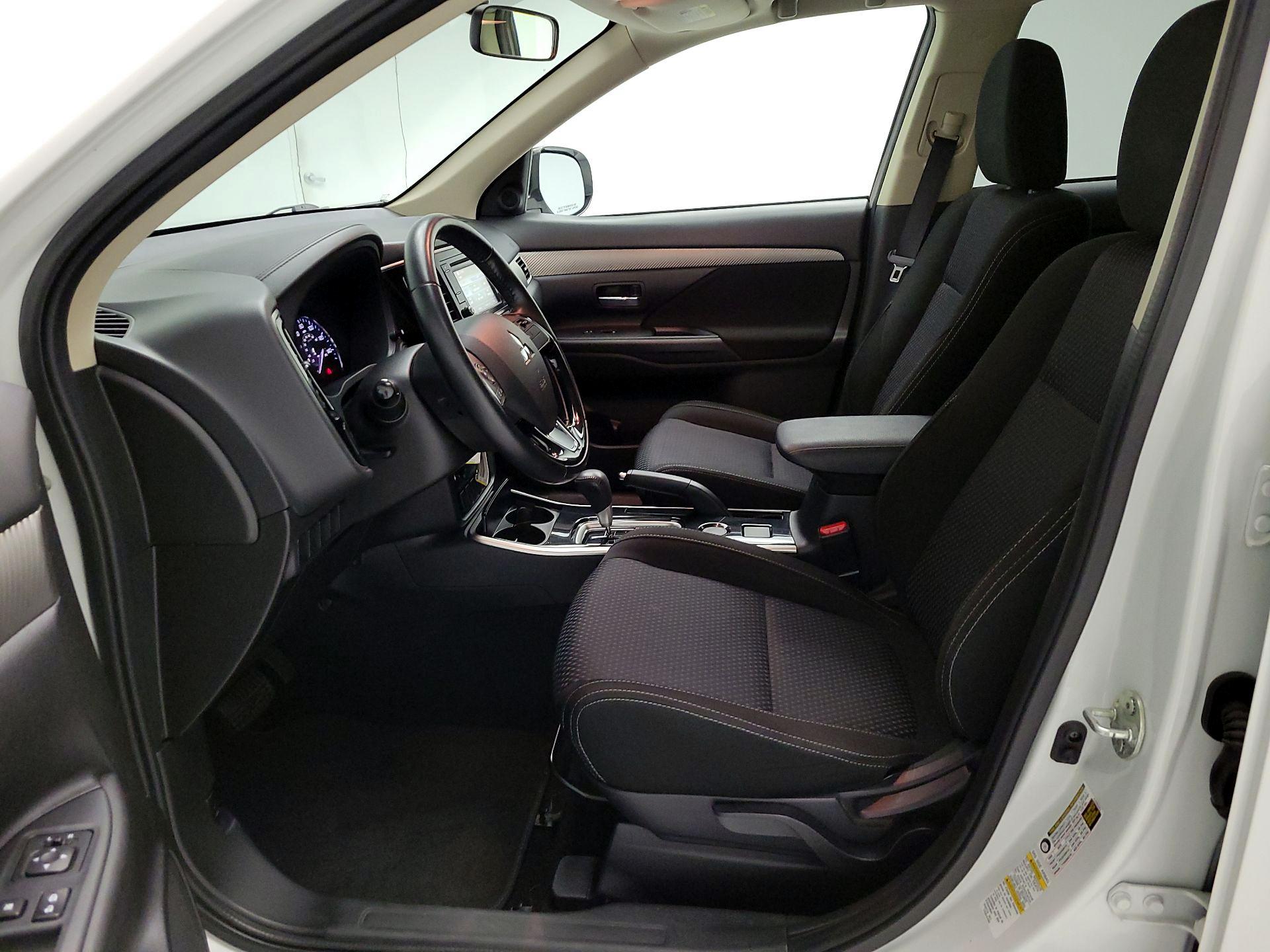 Thumbnail: 2017 Mitsubishi Outlander - 11