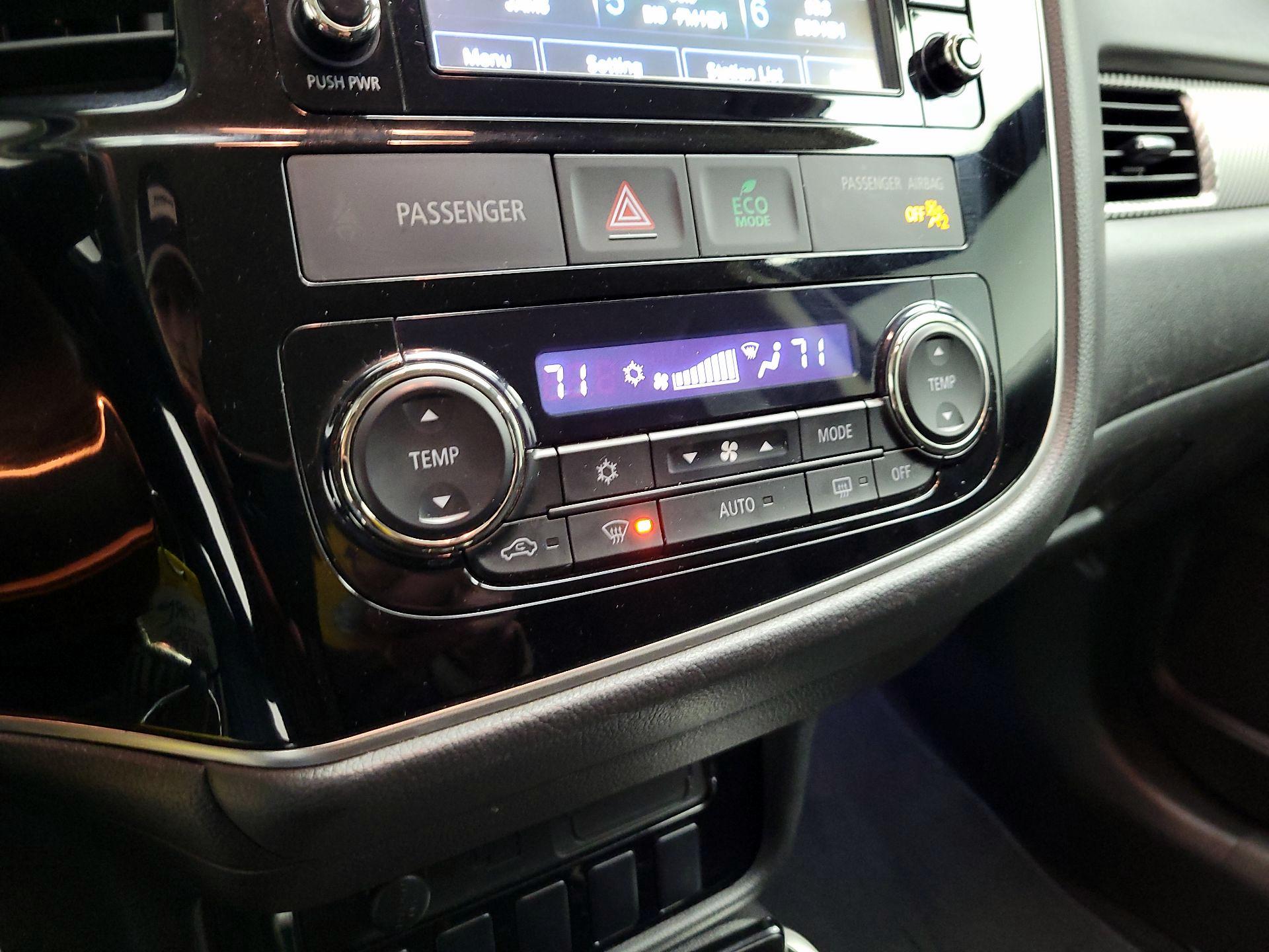 Thumbnail: 2017 Mitsubishi Outlander - 14