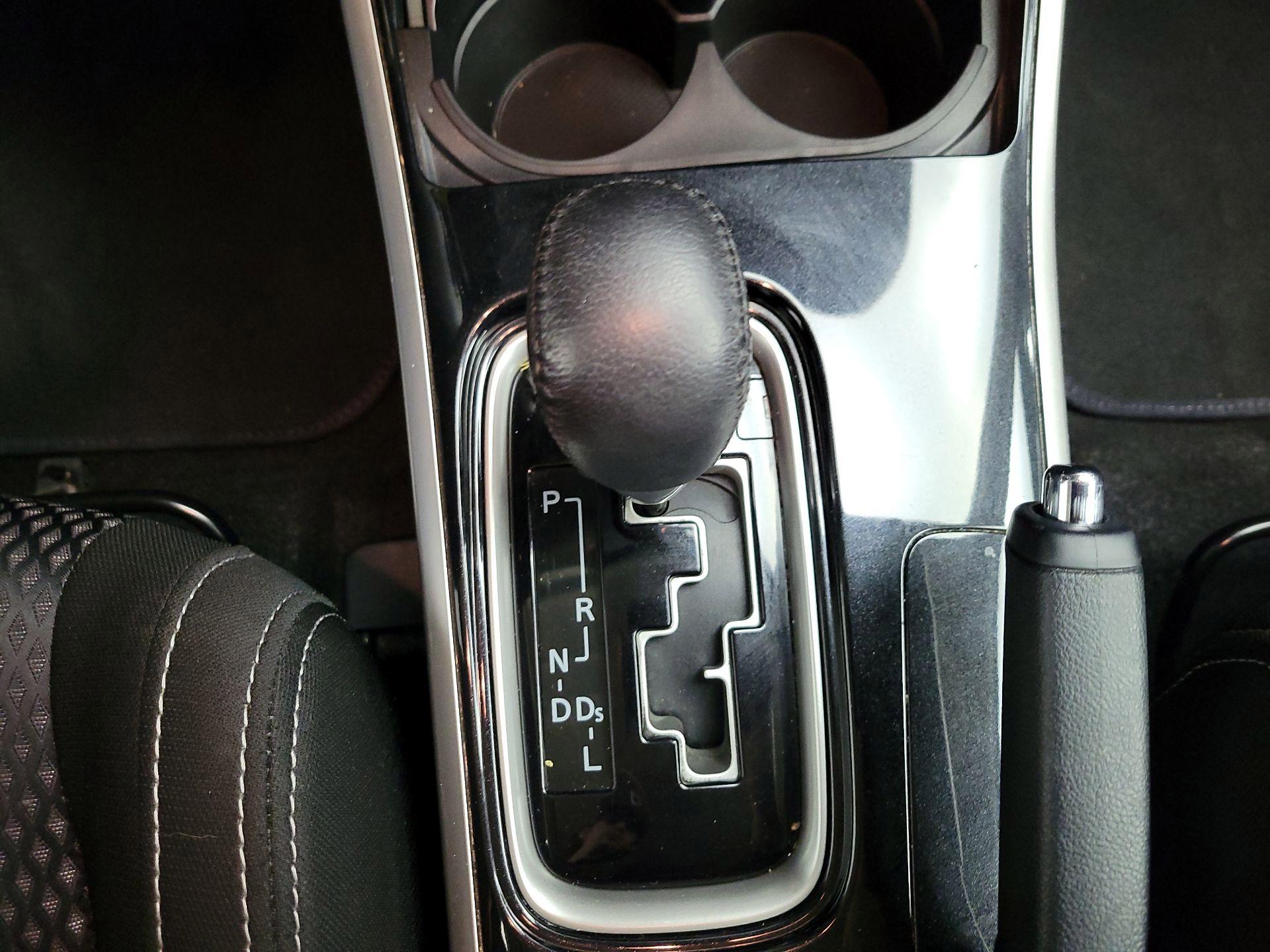 Thumbnail: 2017 Mitsubishi Outlander - 15