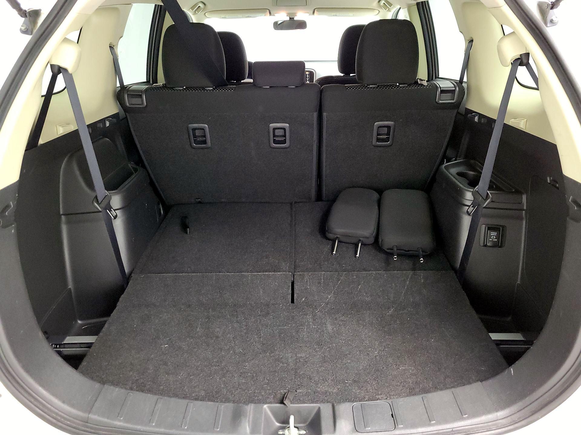 Thumbnail: 2017 Mitsubishi Outlander - 16