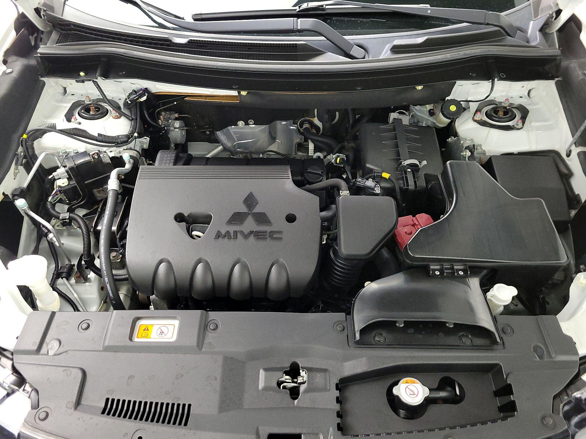 Thumbnail: 2017 Mitsubishi Outlander - 17