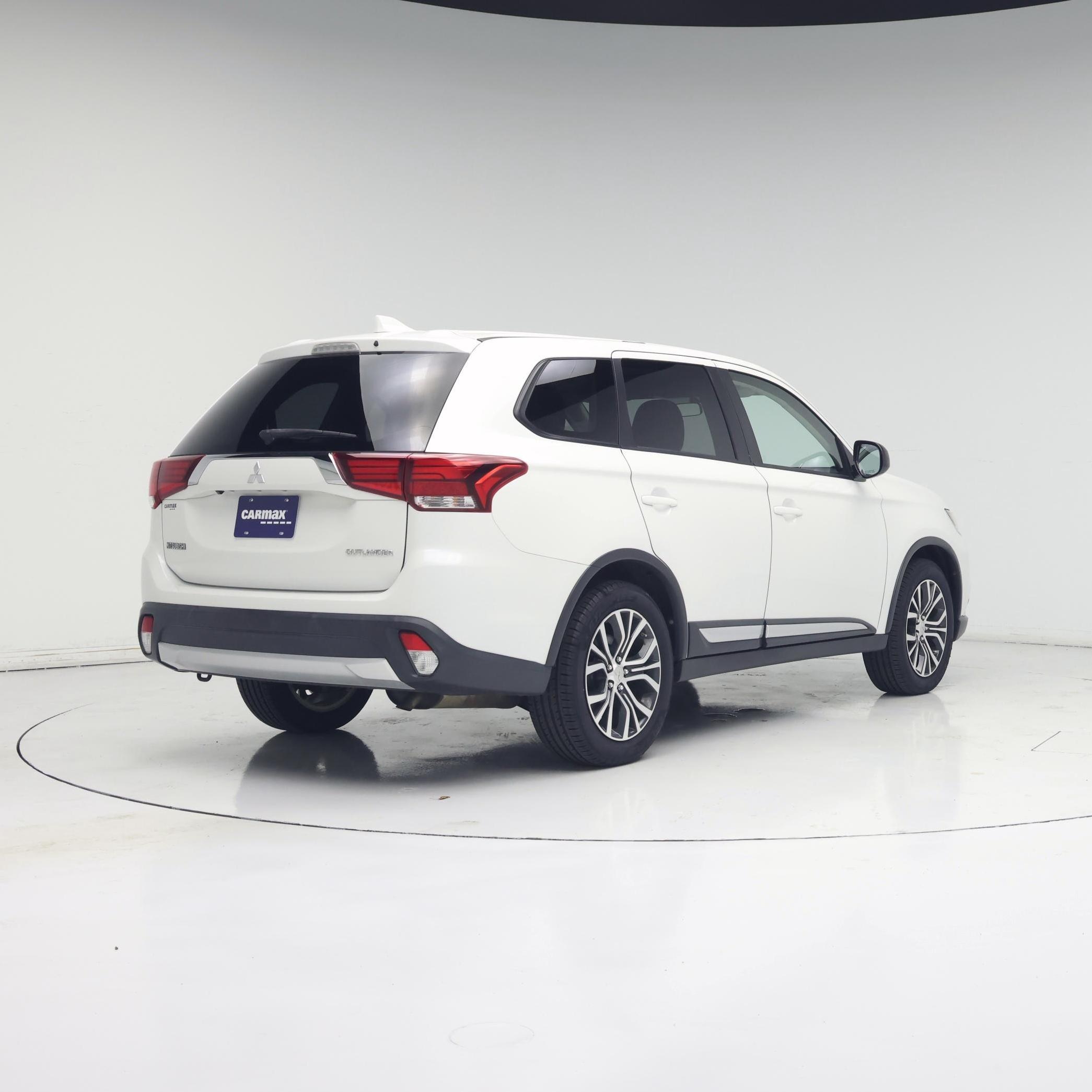 Thumbnail: 2017 Mitsubishi Outlander - 8