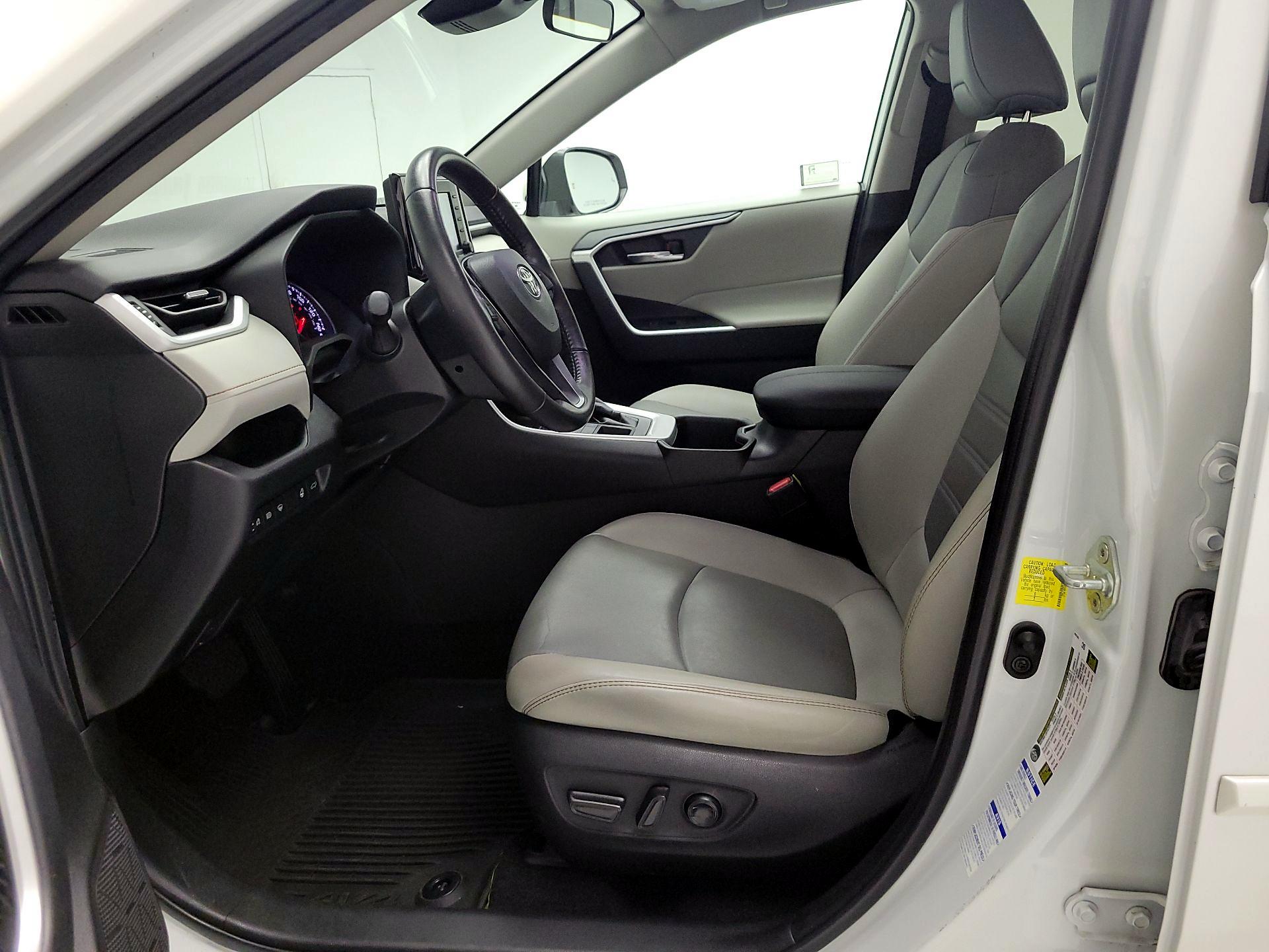 Thumbnail: 2022 Toyota RAV4 - 11