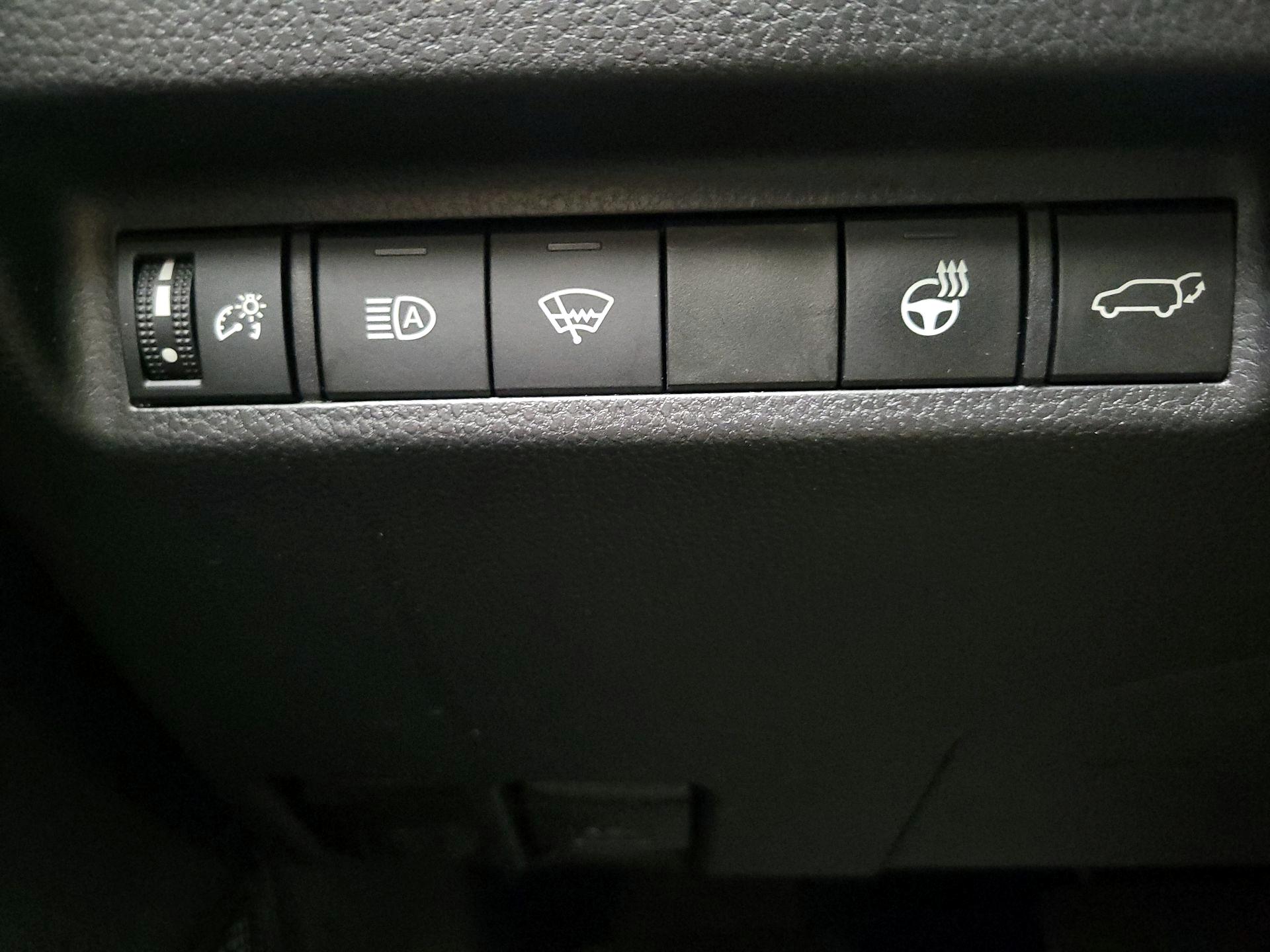 Thumbnail: 2022 Toyota RAV4 - 13