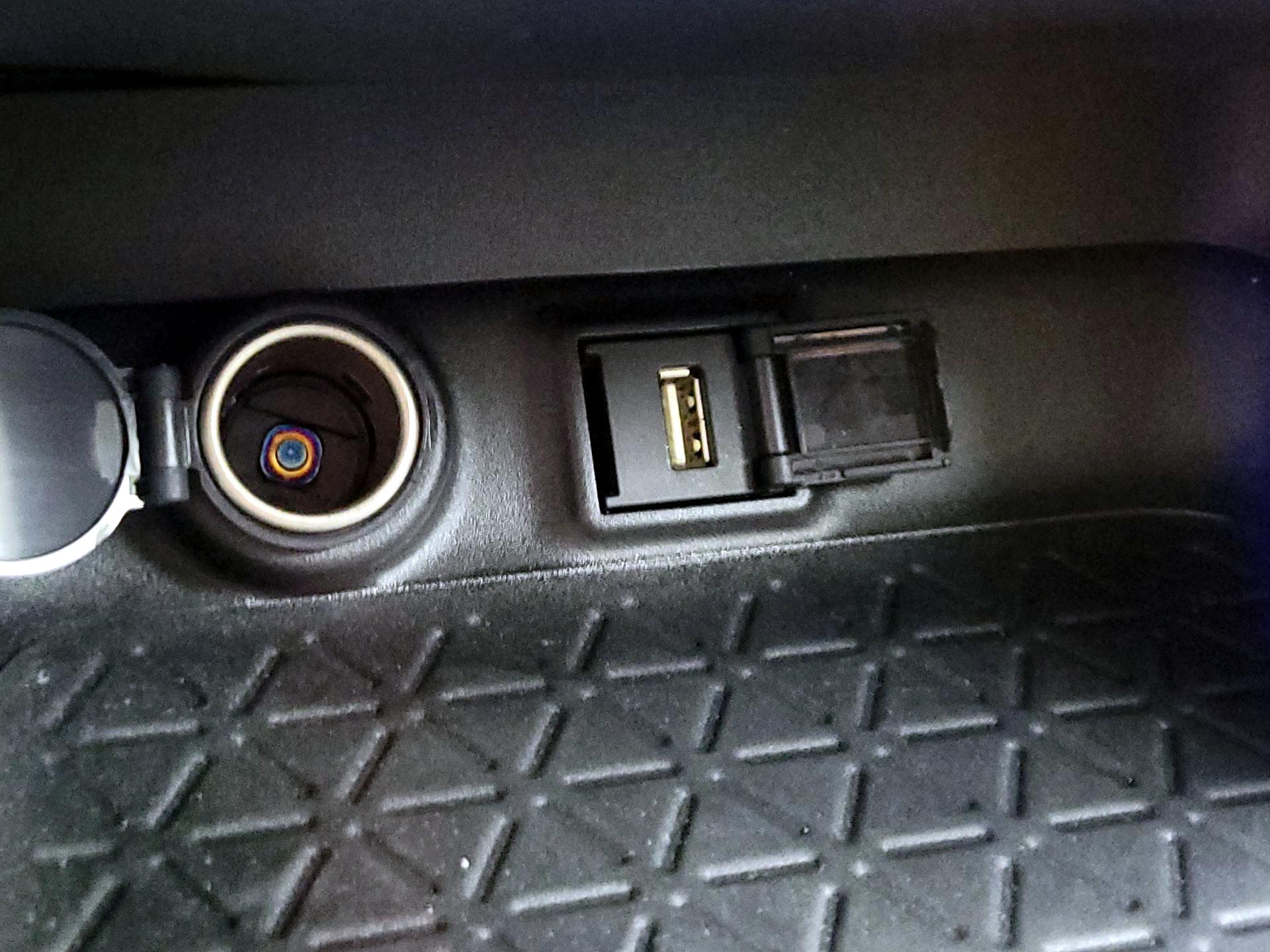 Thumbnail: 2022 Toyota RAV4 - 18