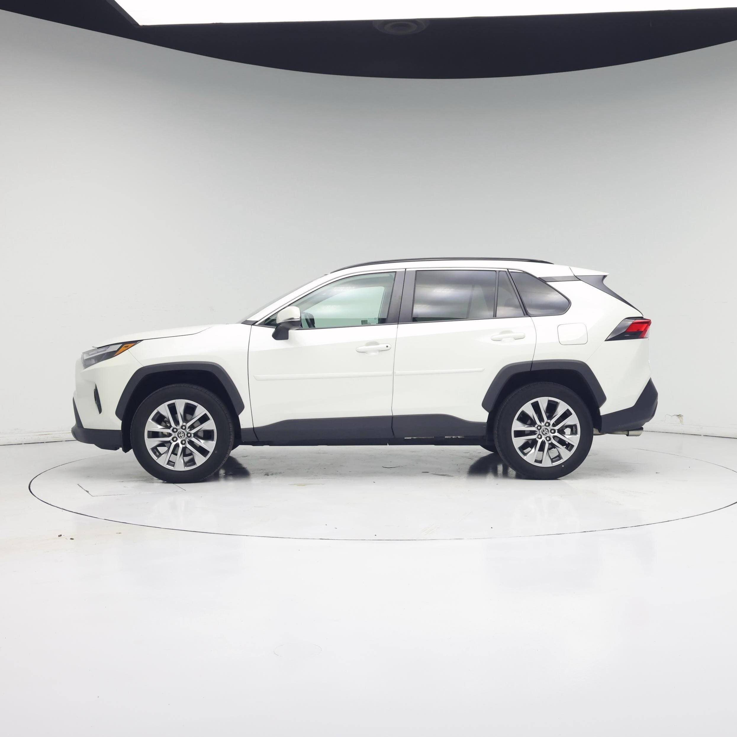 Thumbnail: 2022 Toyota RAV4 - 3