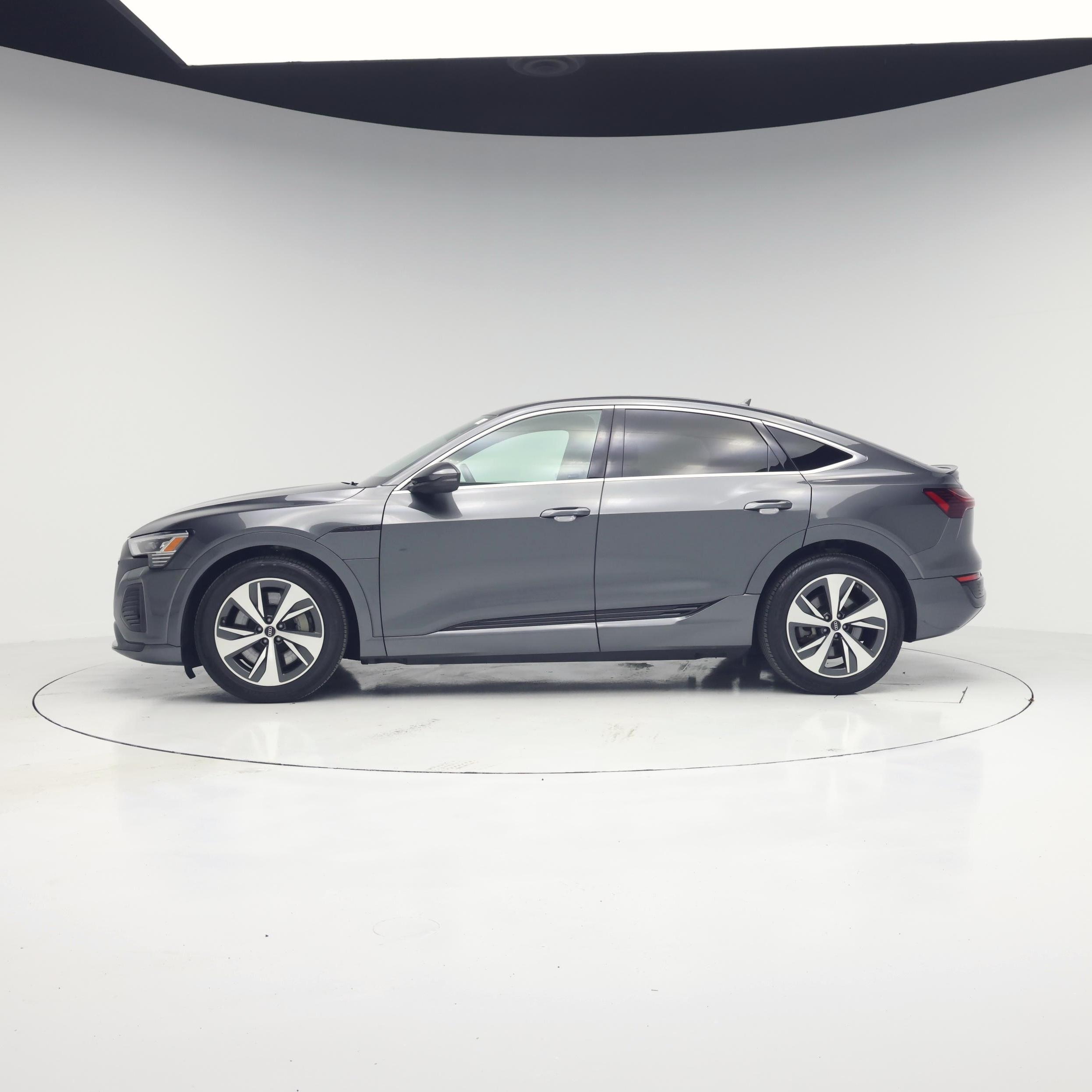 Thumbnail: 2024 Audi Q8 e-tron - 3