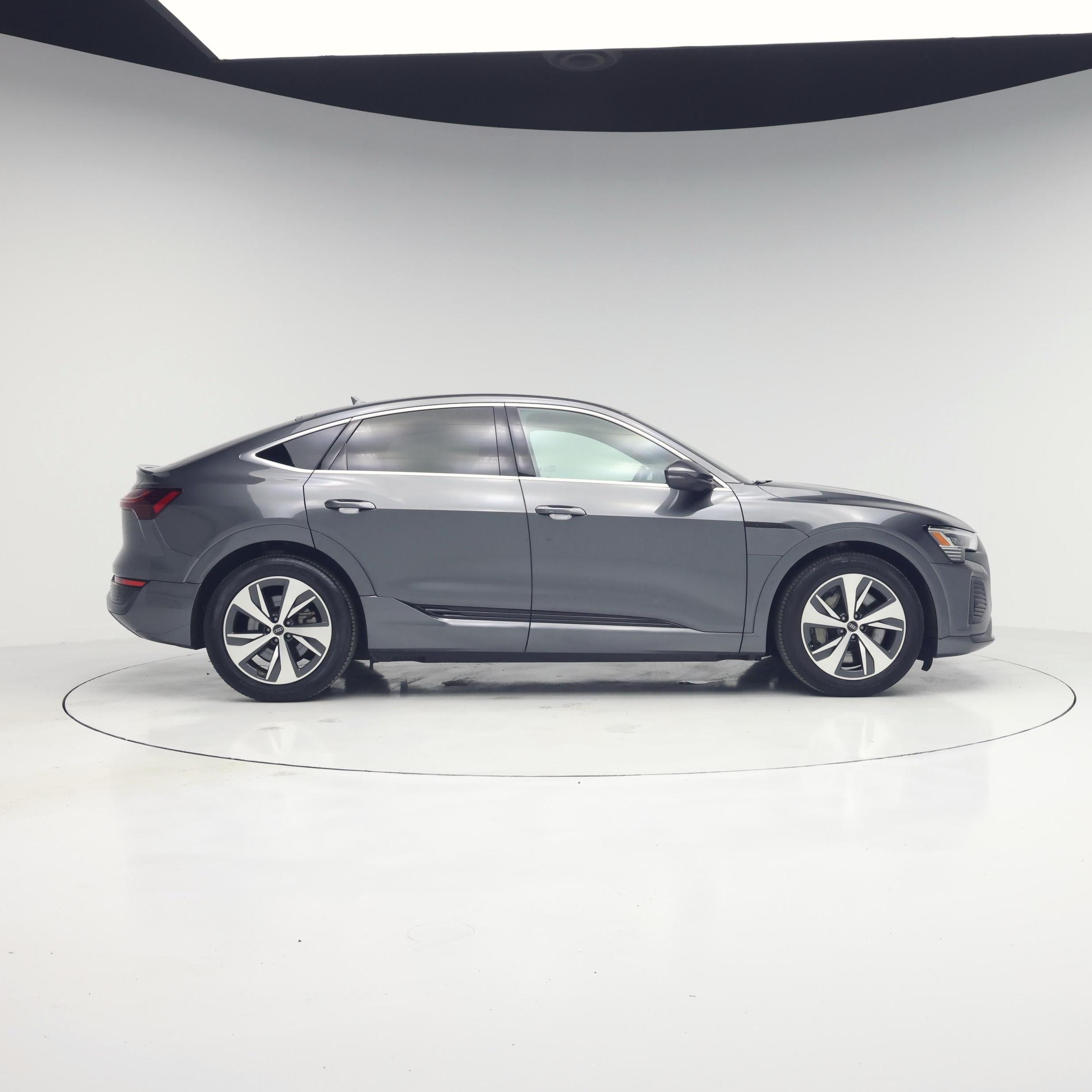 Thumbnail: 2024 Audi Q8 e-tron - 7