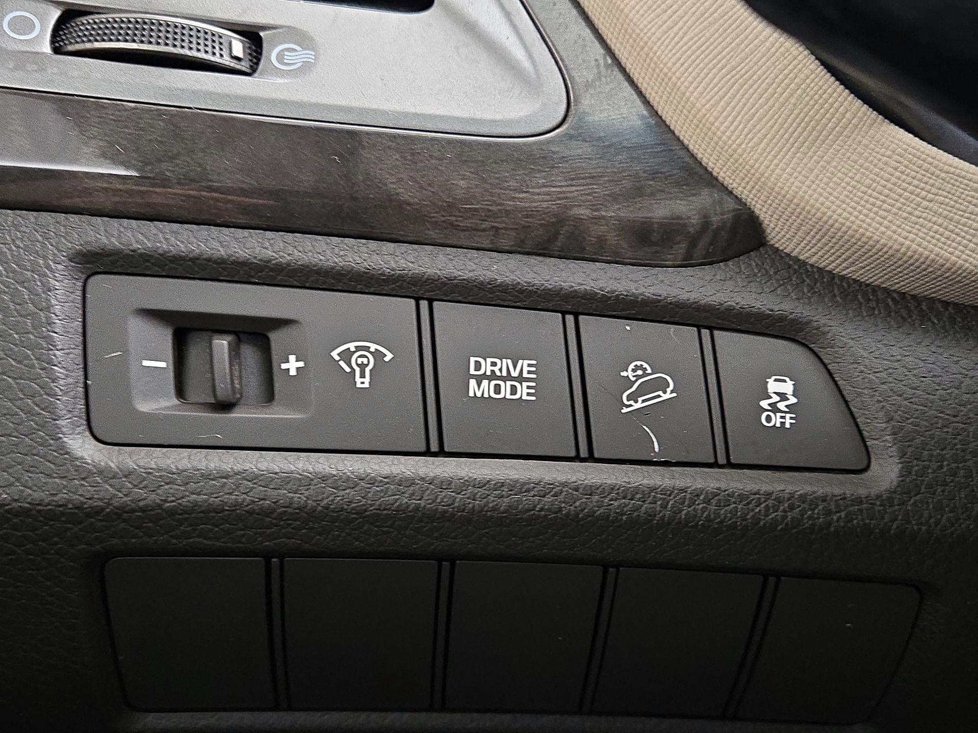 Thumbnail: 2018 Hyundai Santa Fe - 13