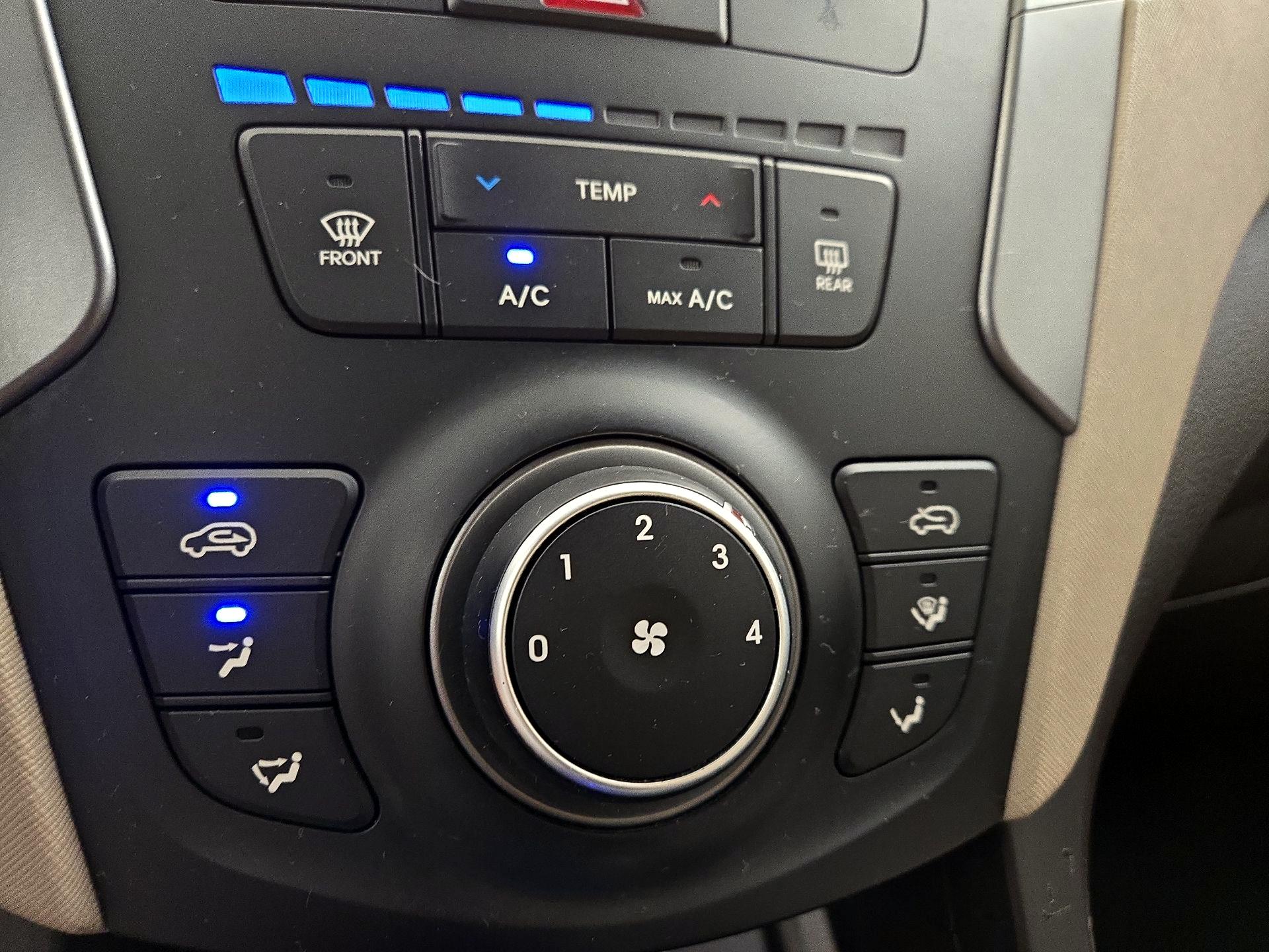 Thumbnail: 2018 Hyundai Santa Fe - 16