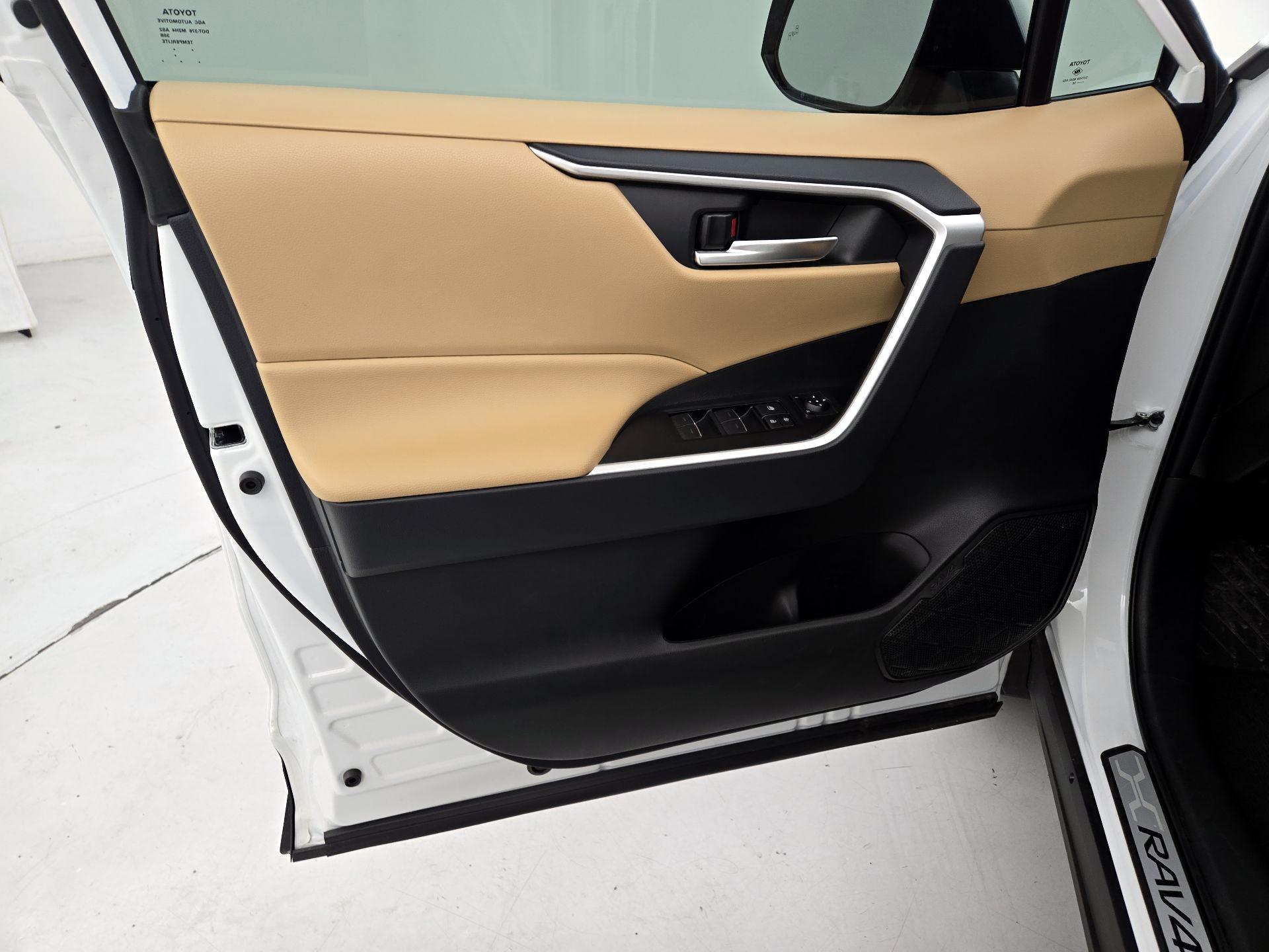 Thumbnail: 2025 Toyota RAV4 - 12