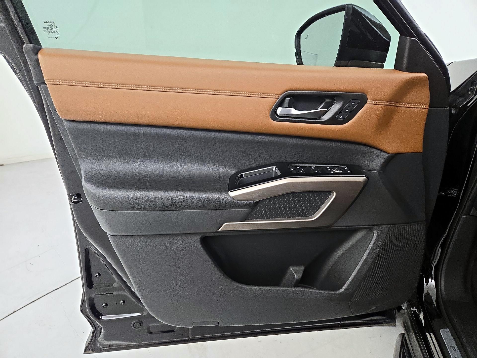 Thumbnail: 2023 Nissan Pathfinder - 12