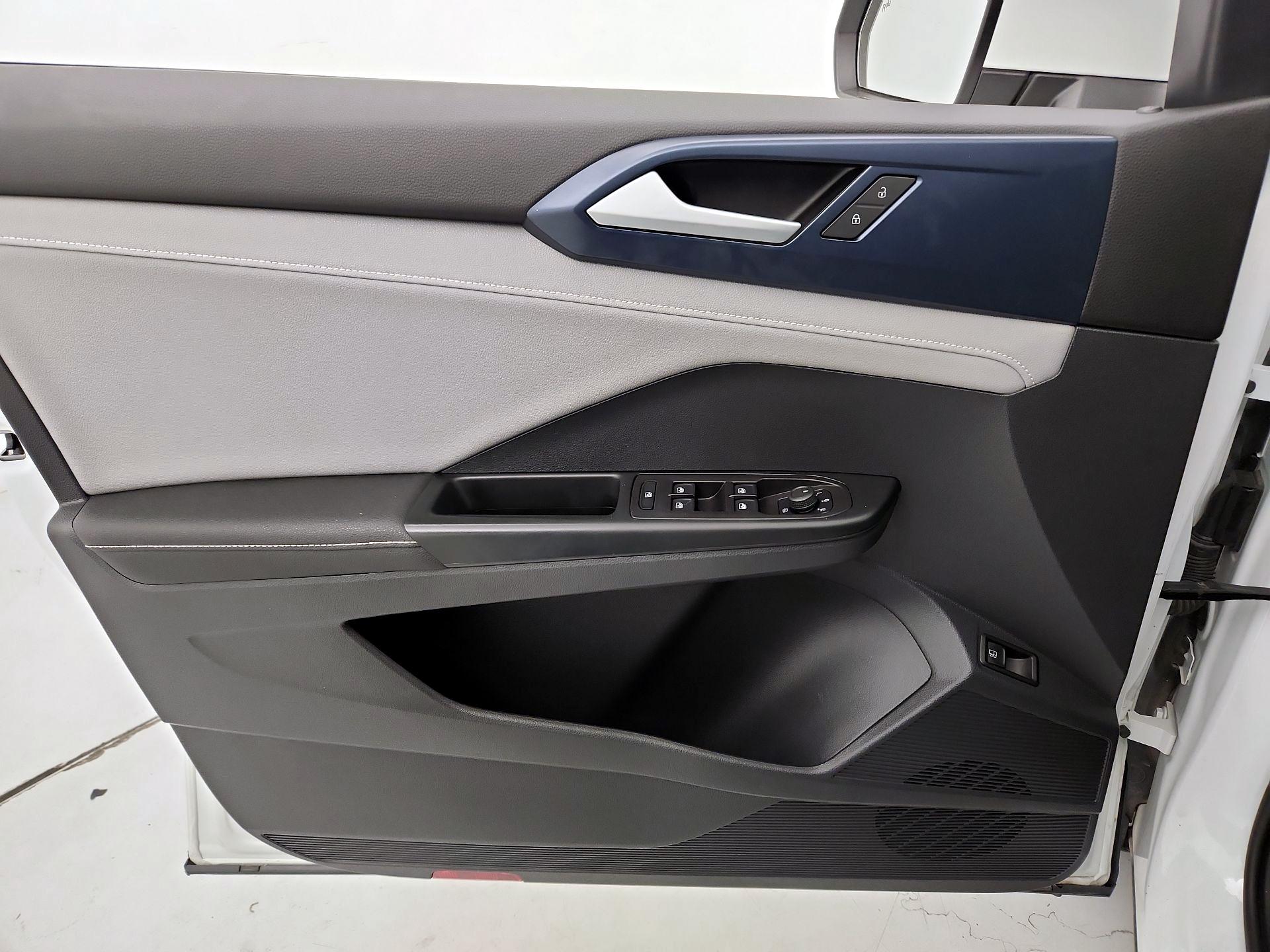 Thumbnail: 2024 Volkswagen Taos - 12