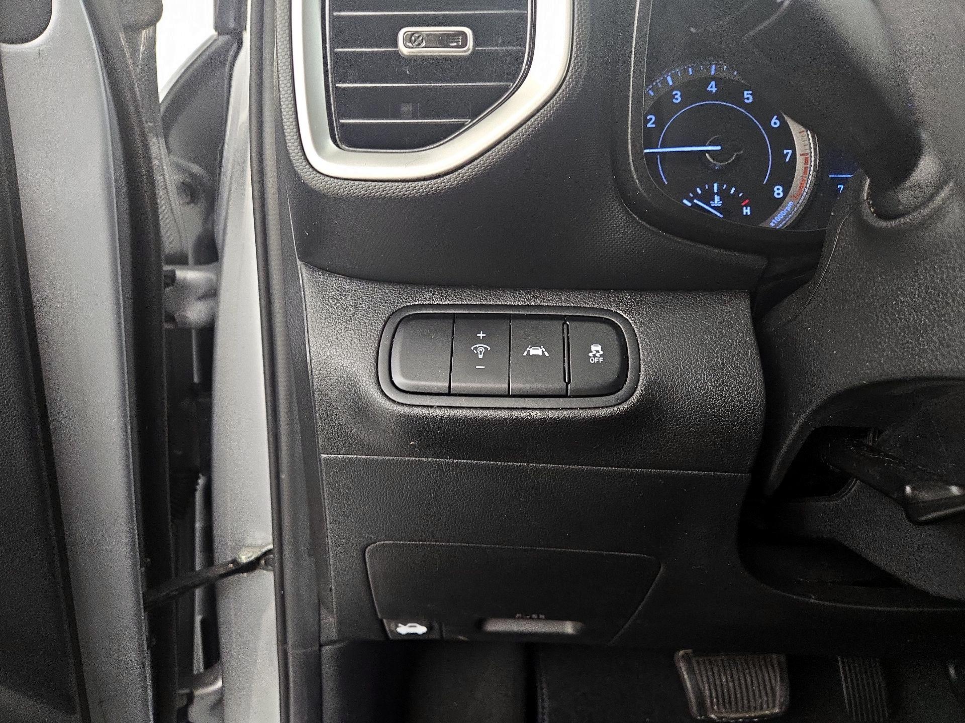 Thumbnail: 2021 Hyundai Venue - 13