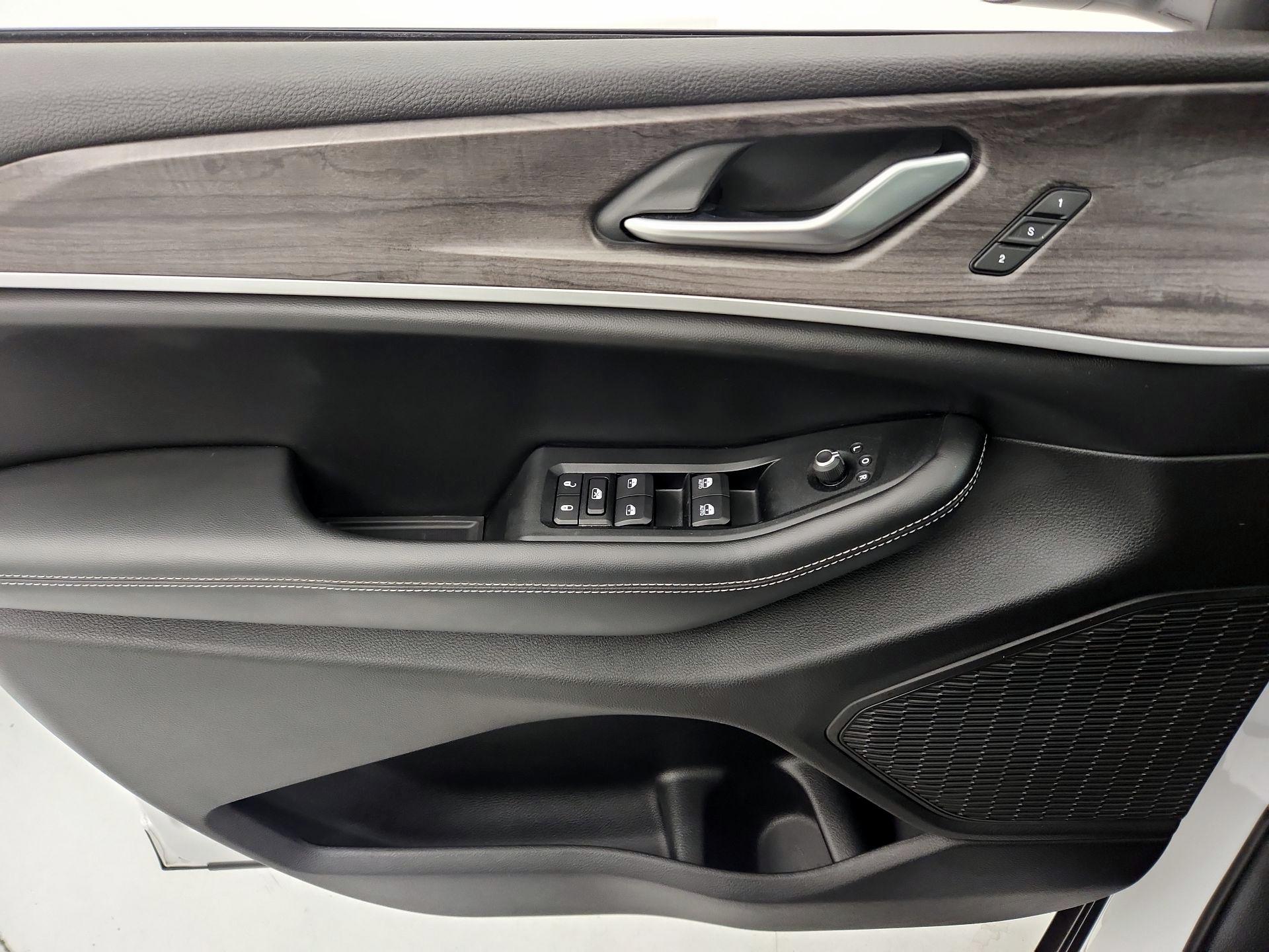 Thumbnail: 2023 Jeep Grand Cherokee - 12